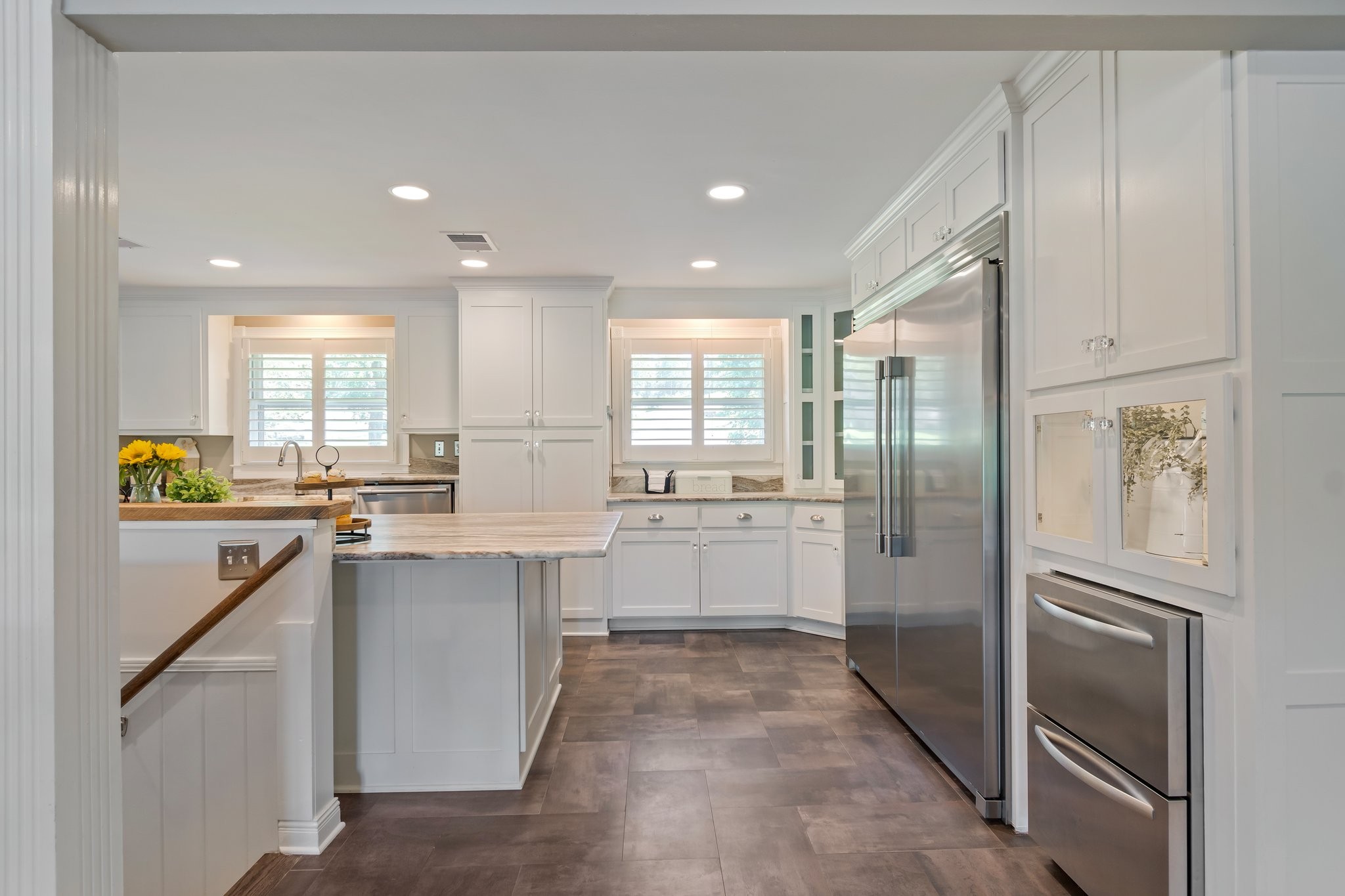 391 Lakeshore Dr