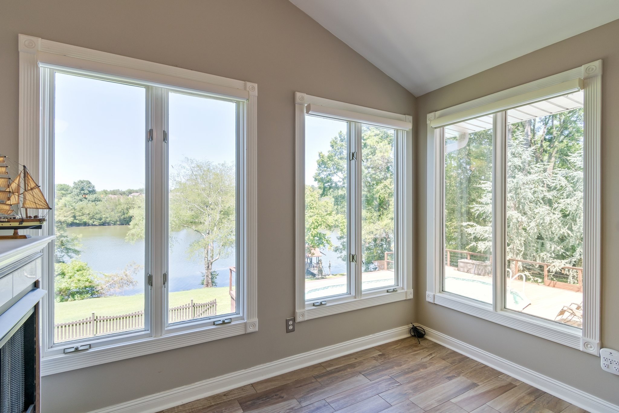 391 Lakeshore Dr
