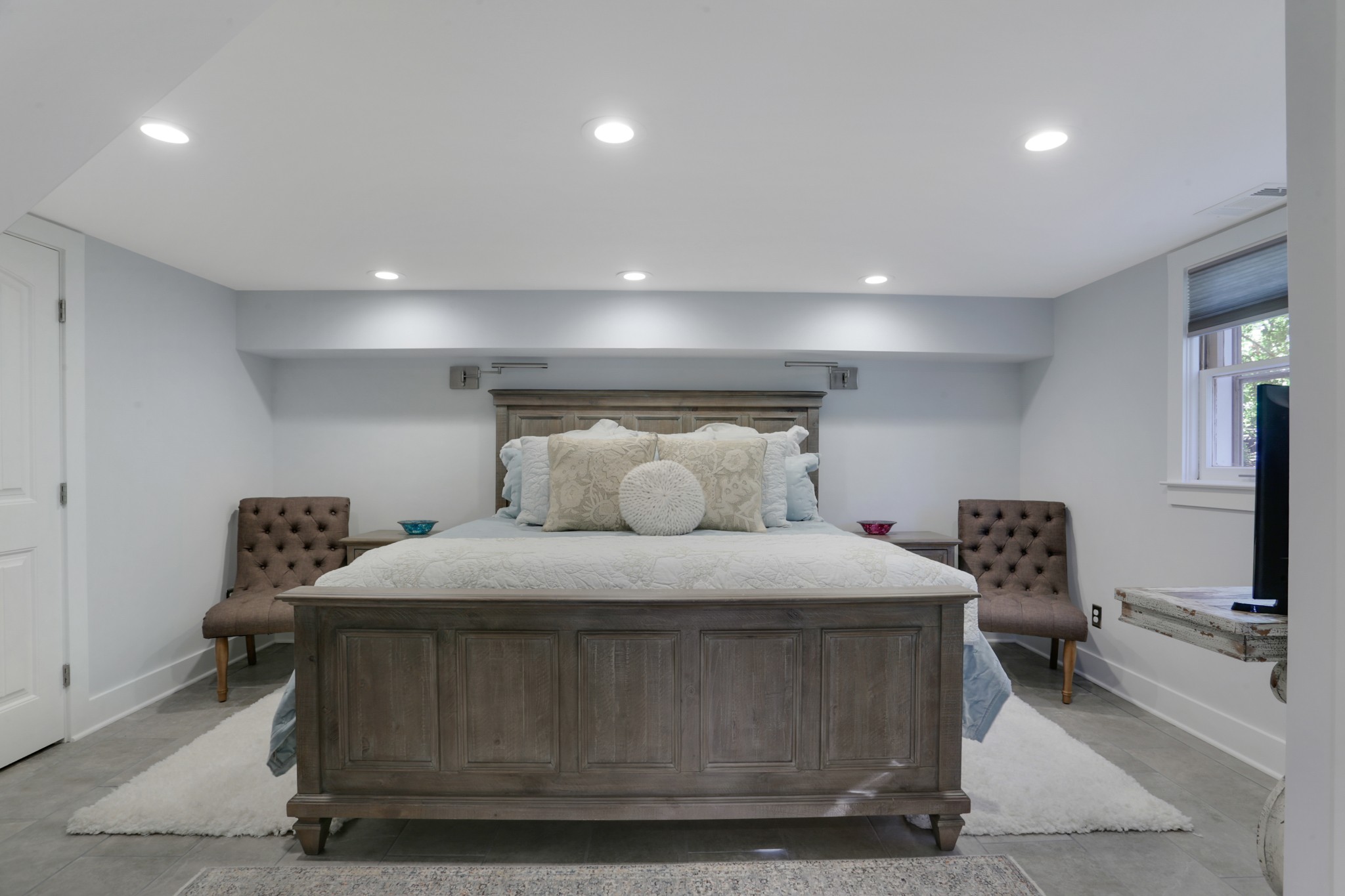 391 Lakeshore Dr