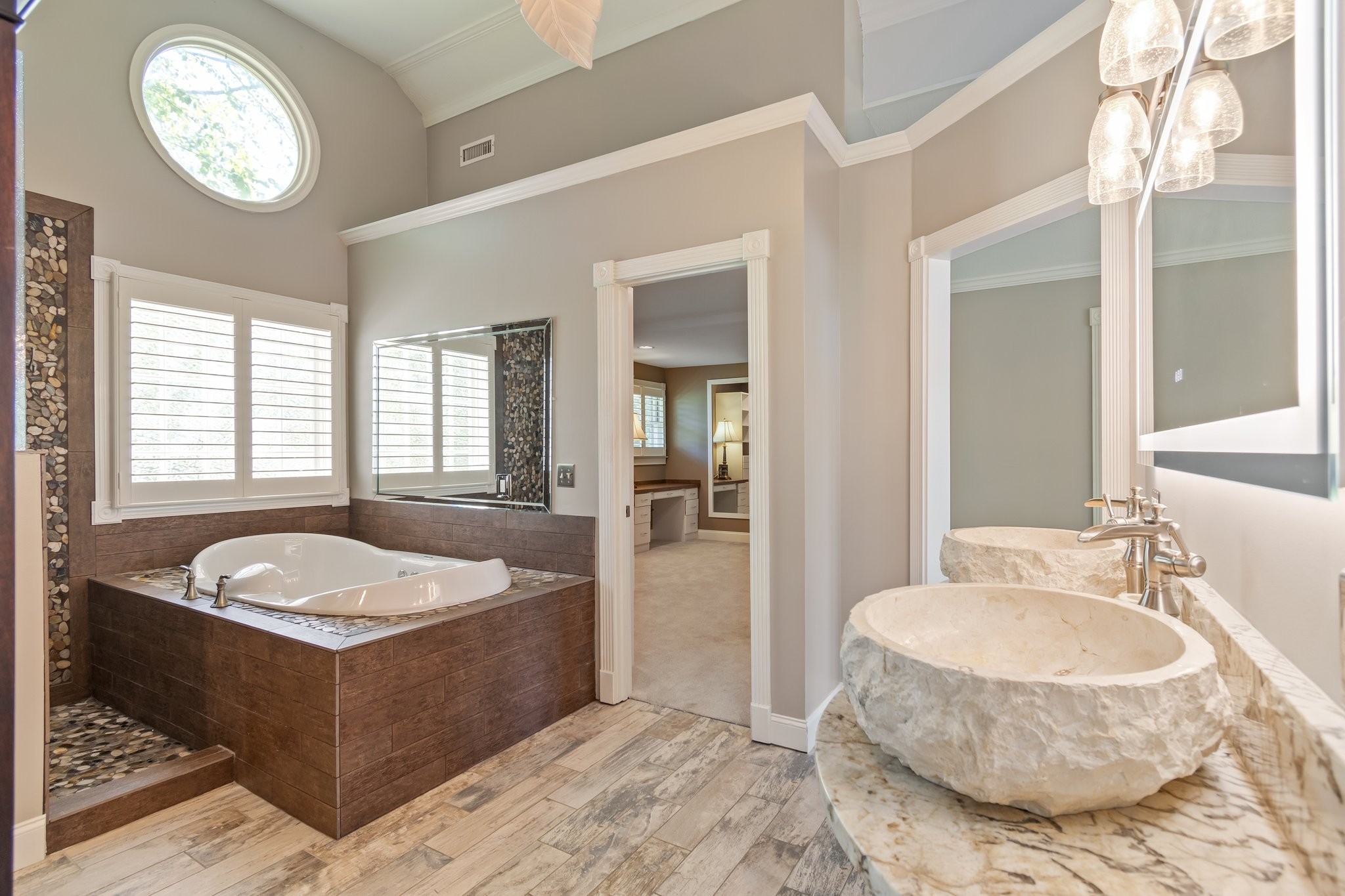 391 Lakeshore Dr