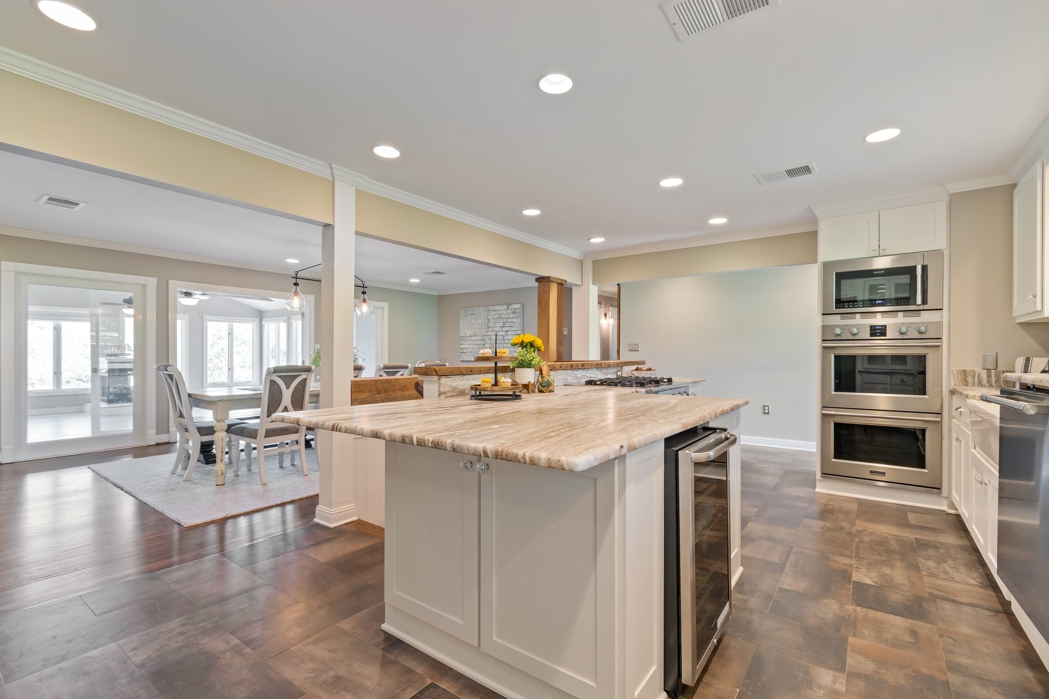 391 Lakeshore Dr
