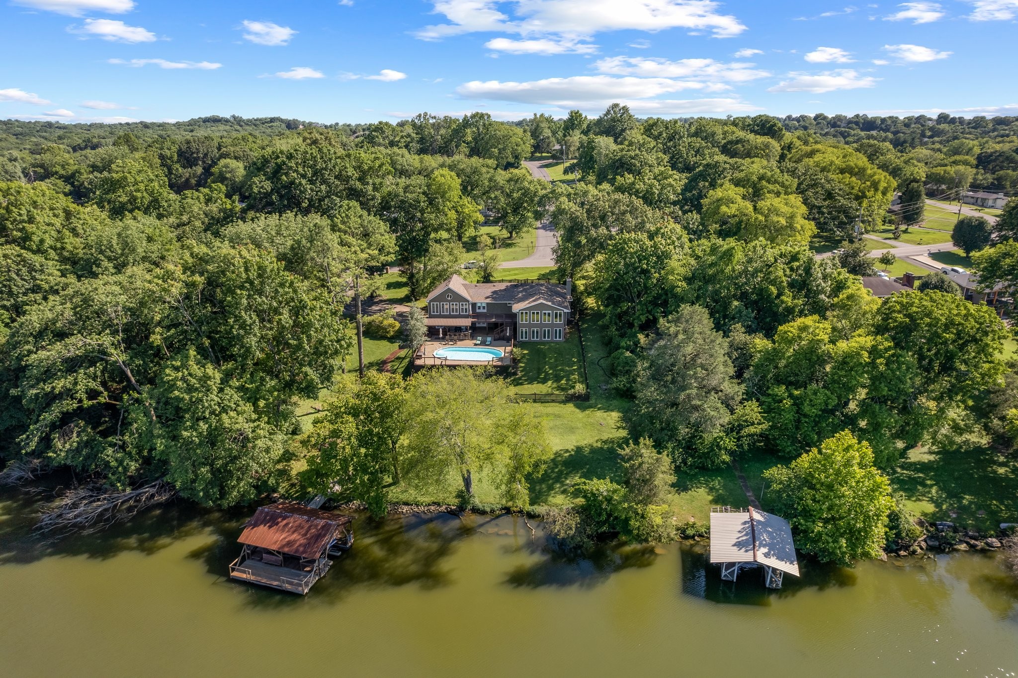391 Lakeshore Dr