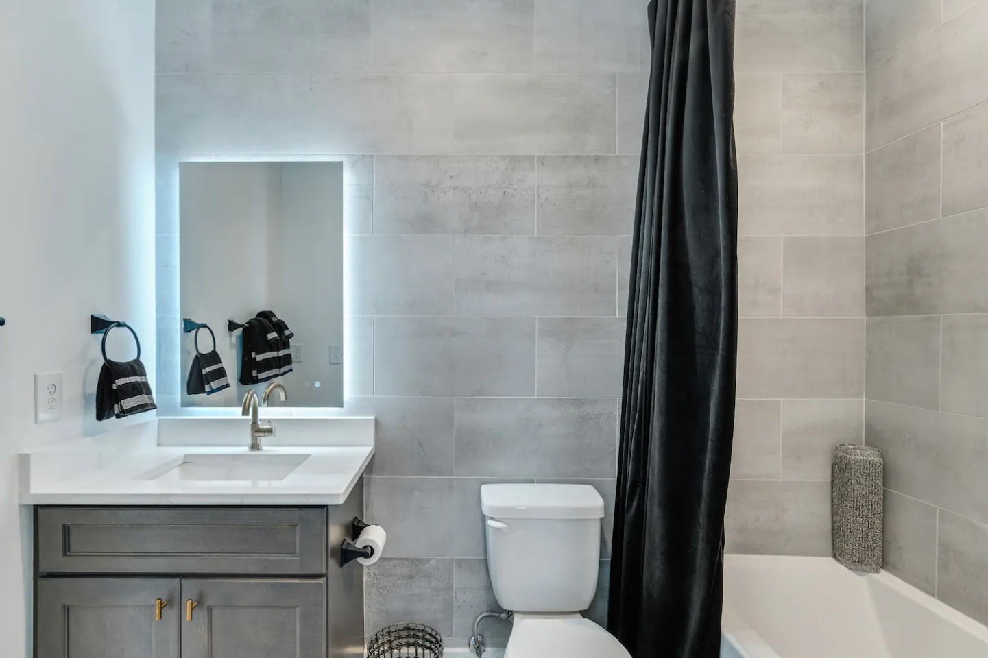 556 Rosedale Ave Unit: 5