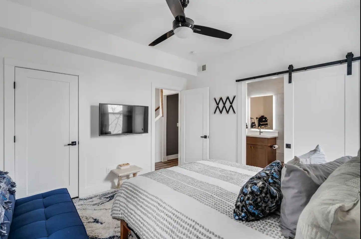 556 Rosedale Ave Unit: 5