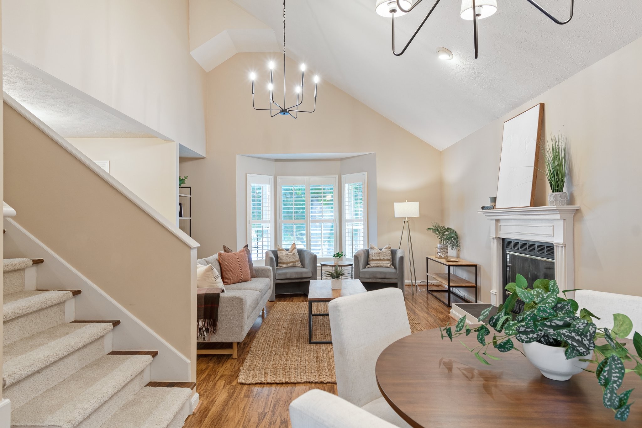 1212 Crestfield Dr