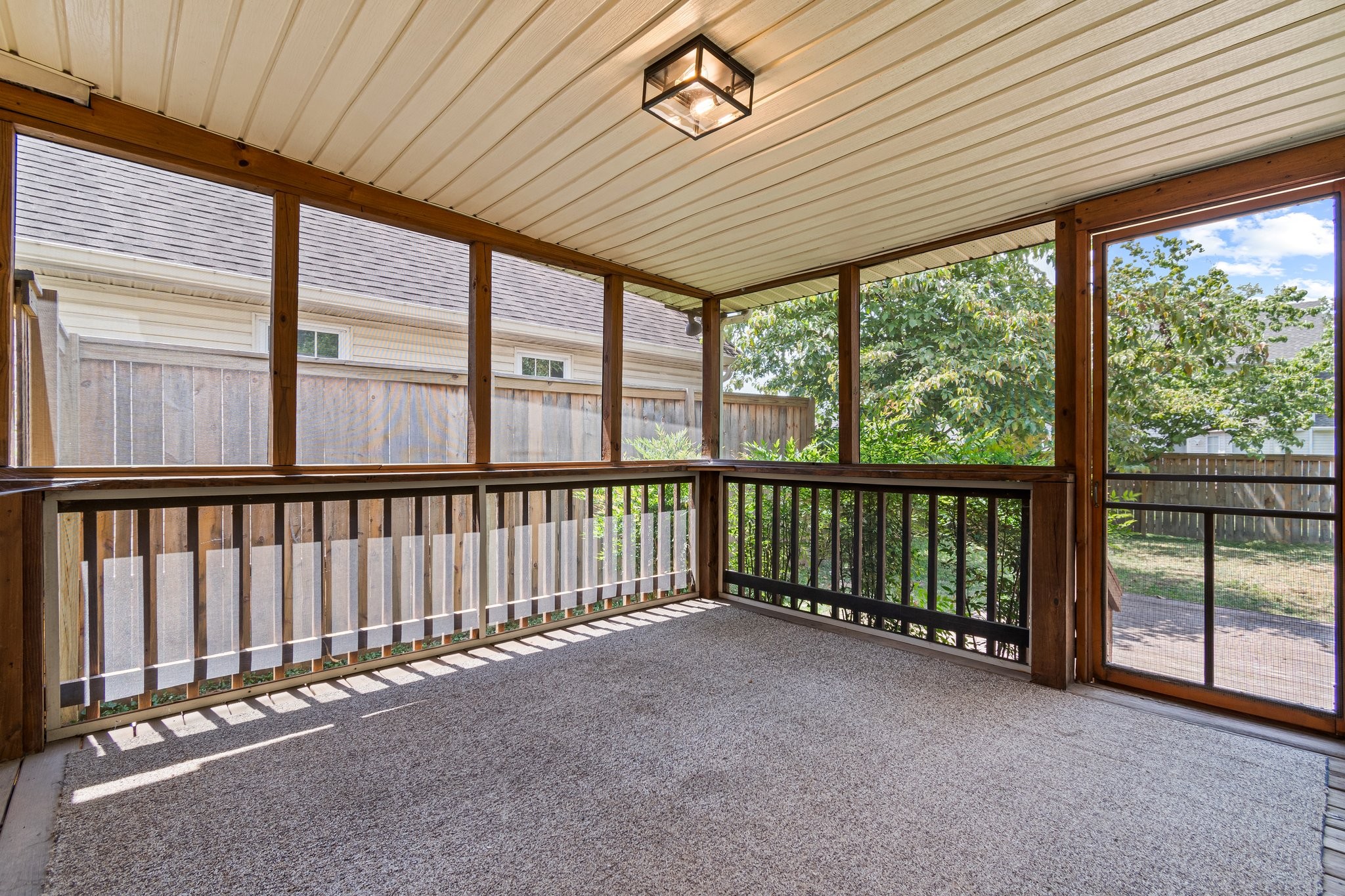 1212 Crestfield Dr