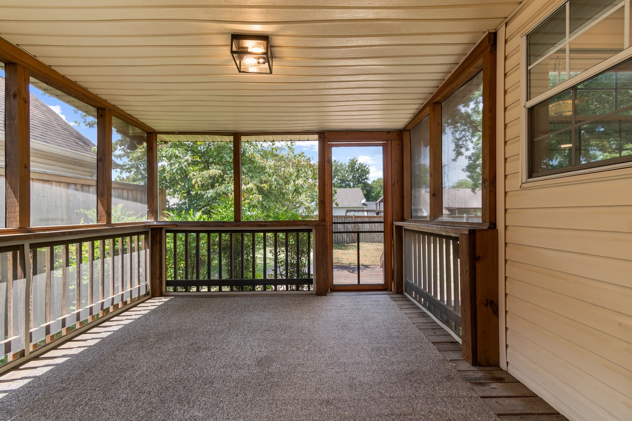 1212 Crestfield Dr