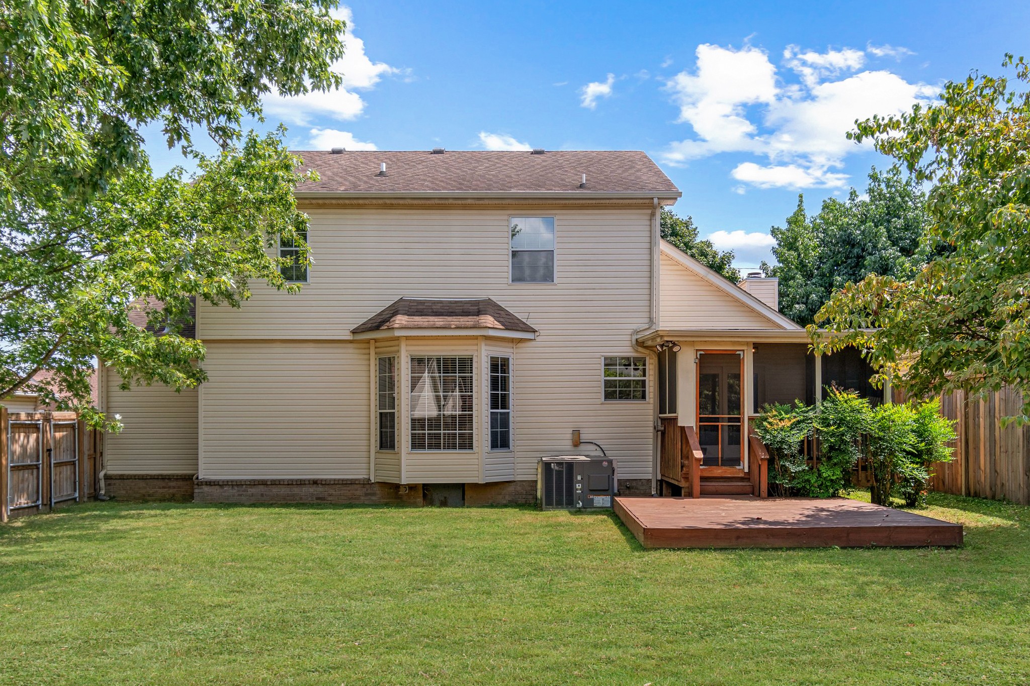 1212 Crestfield Dr
