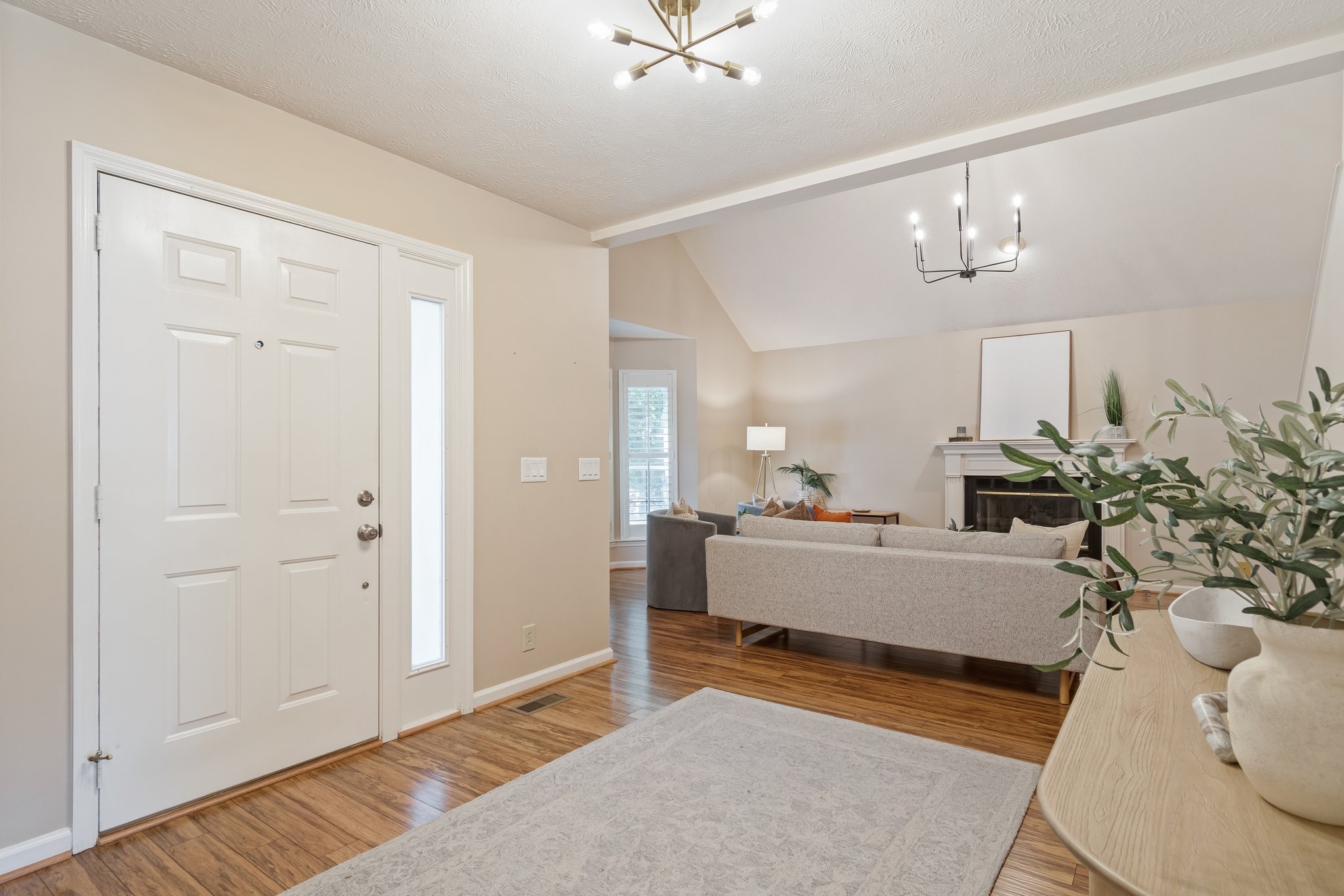 1212 Crestfield Dr