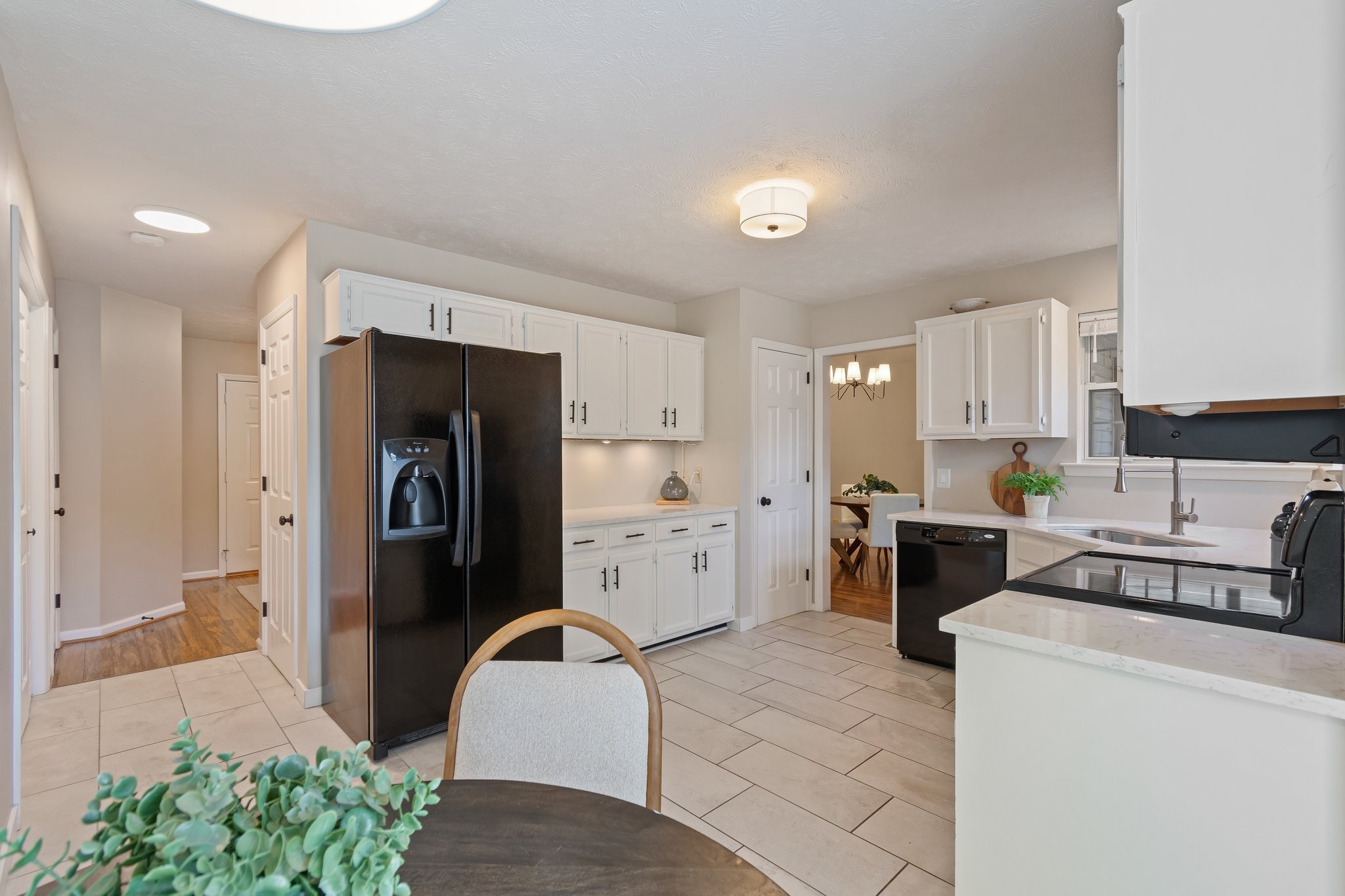 1212 Crestfield Dr