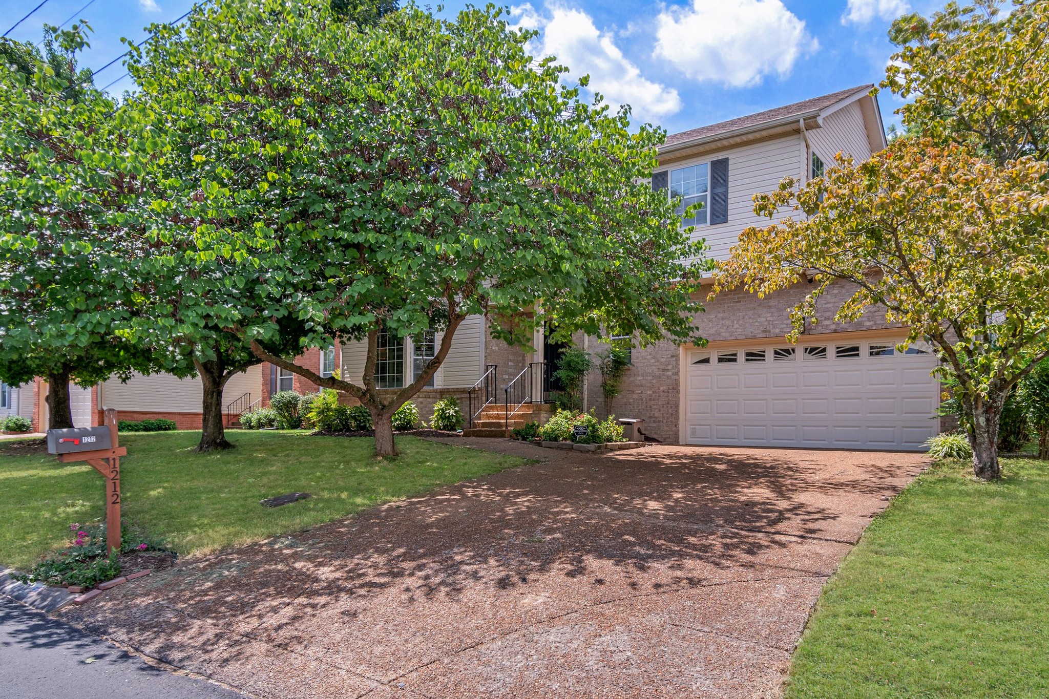 1212 Crestfield Dr