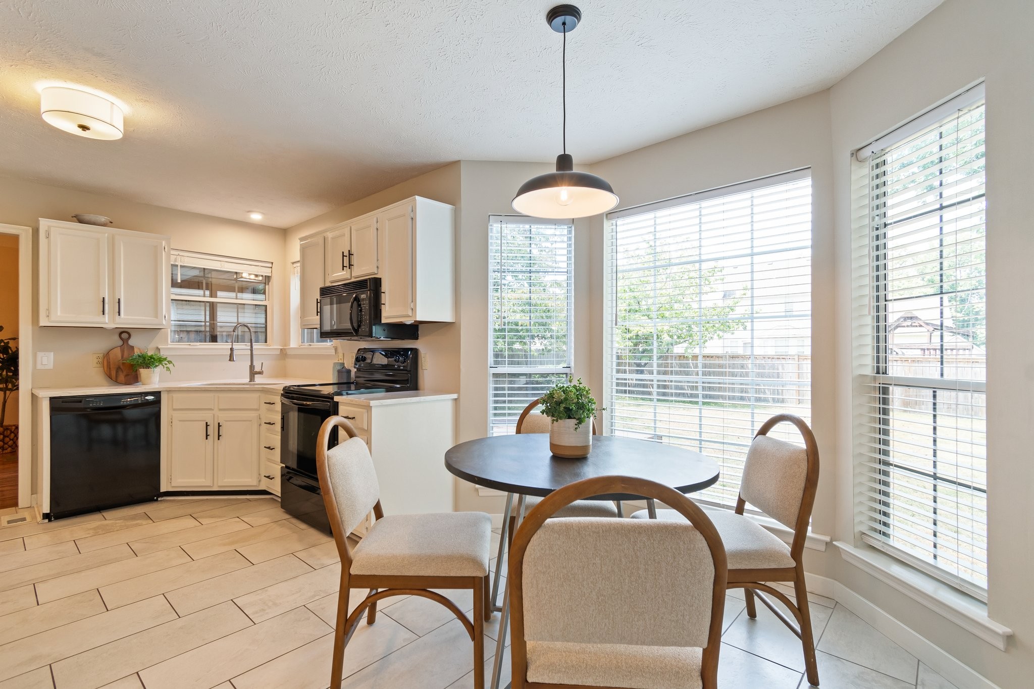 1212 Crestfield Dr