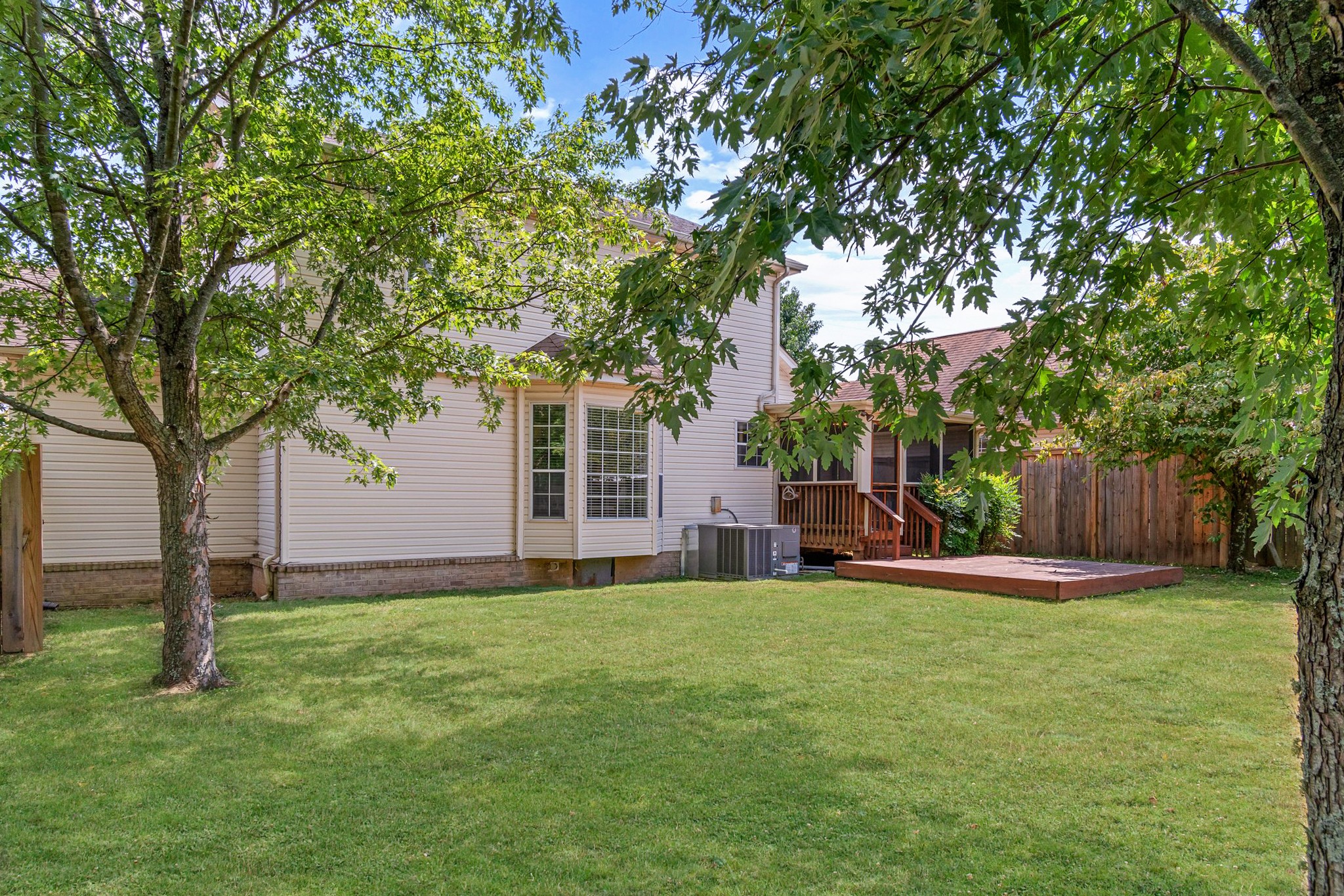 1212 Crestfield Dr