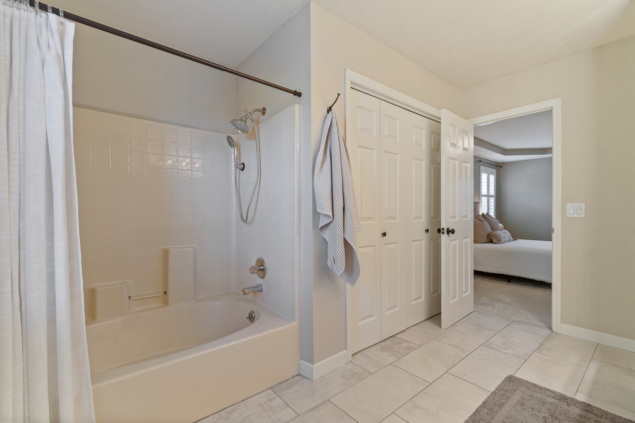 1212 Crestfield Dr