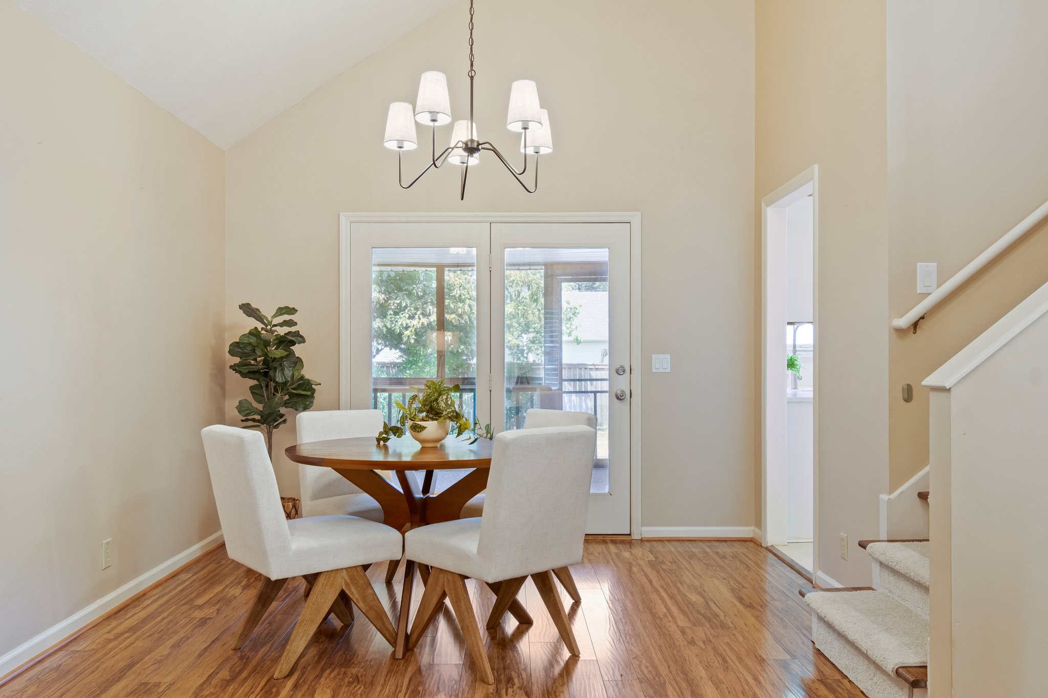 1212 Crestfield Dr
