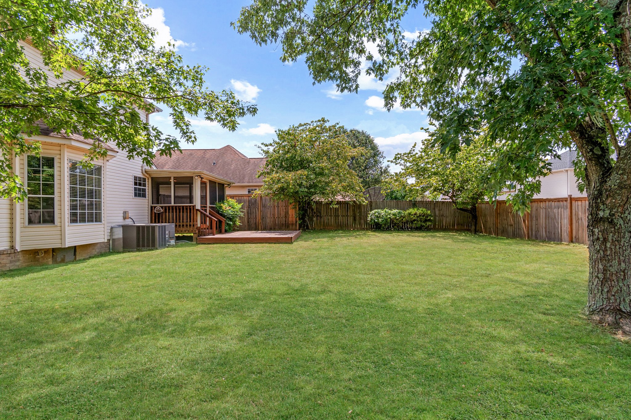 1212 Crestfield Dr