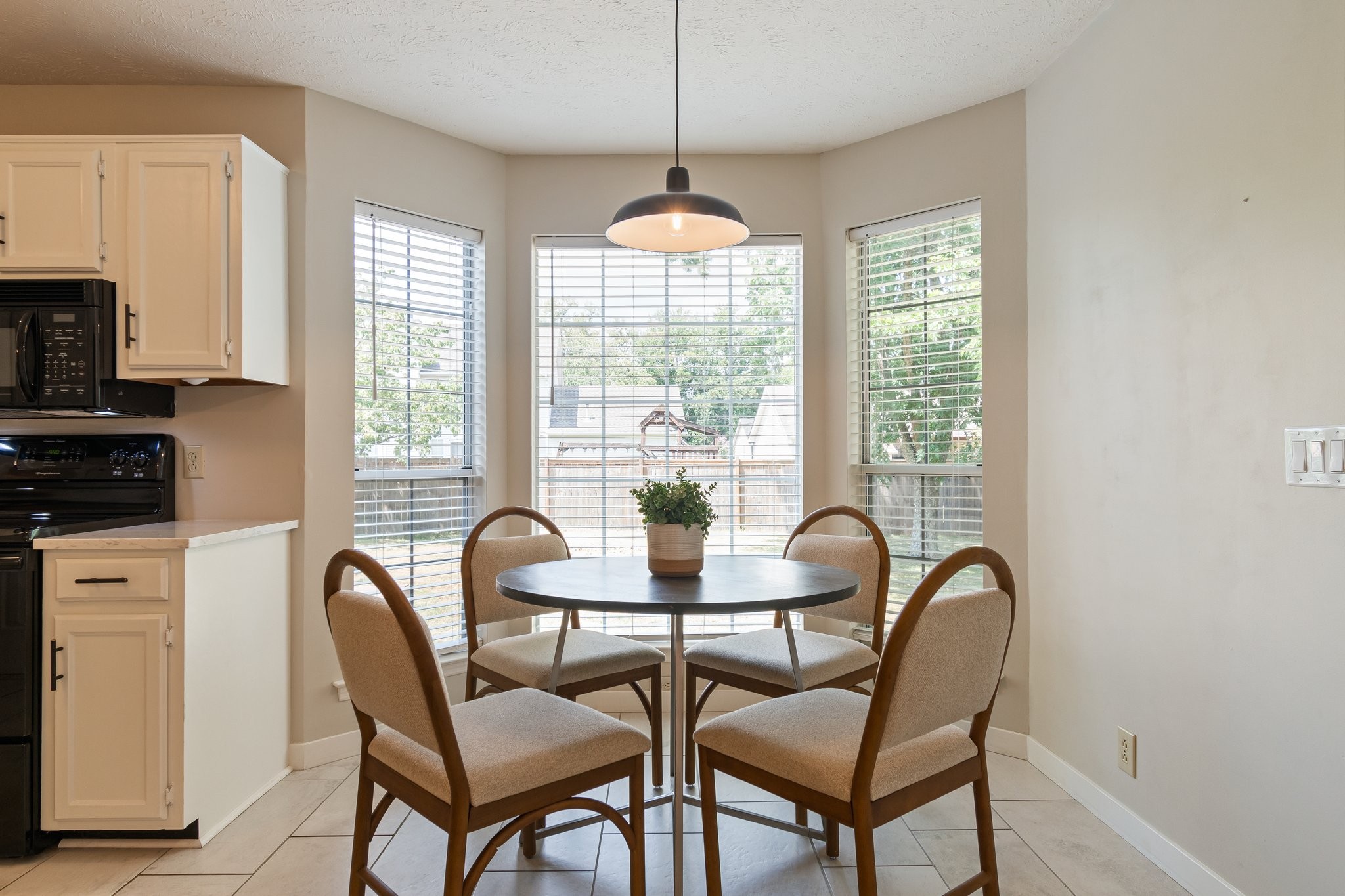 1212 Crestfield Dr