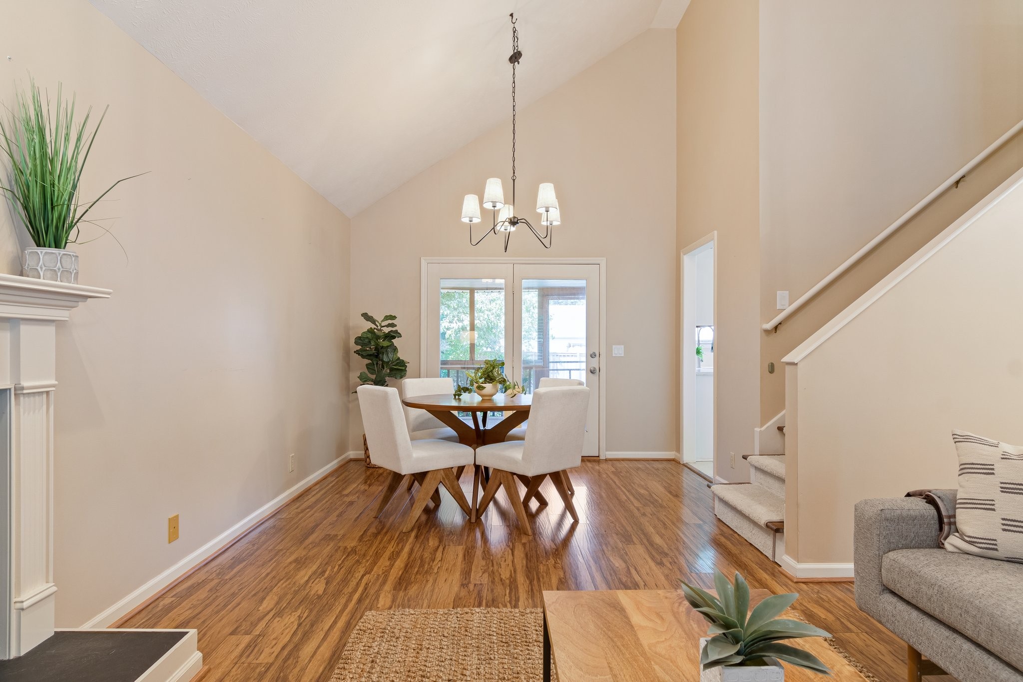1212 Crestfield Dr