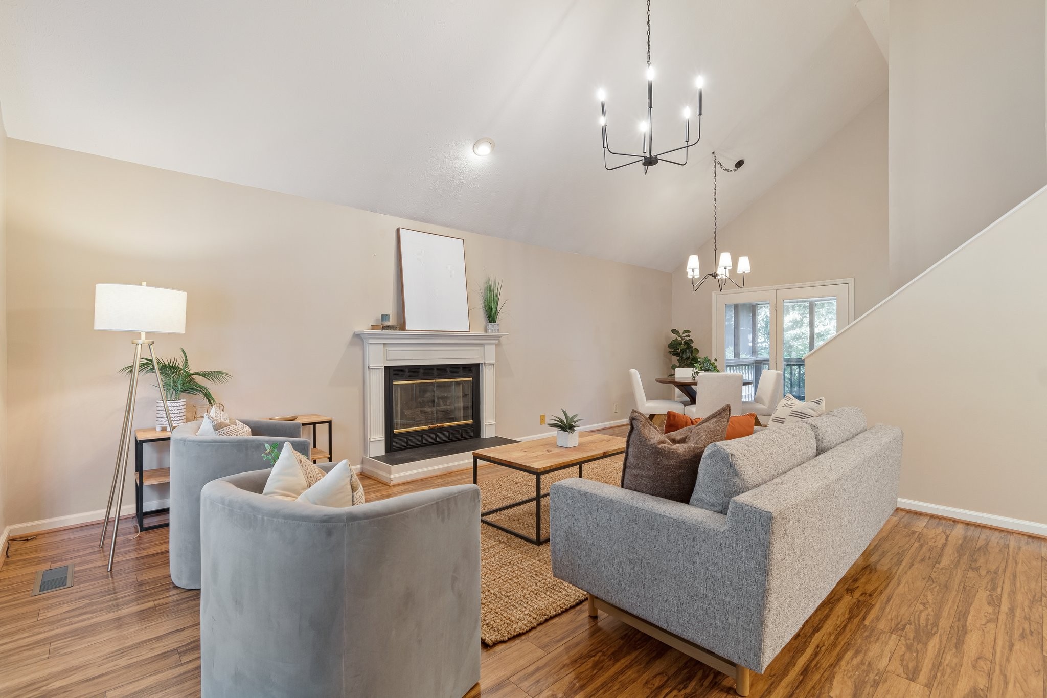 1212 Crestfield Dr