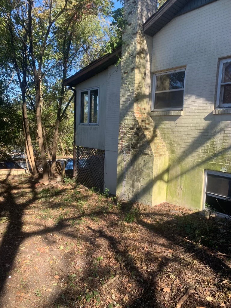 387 Lakeshore Dr