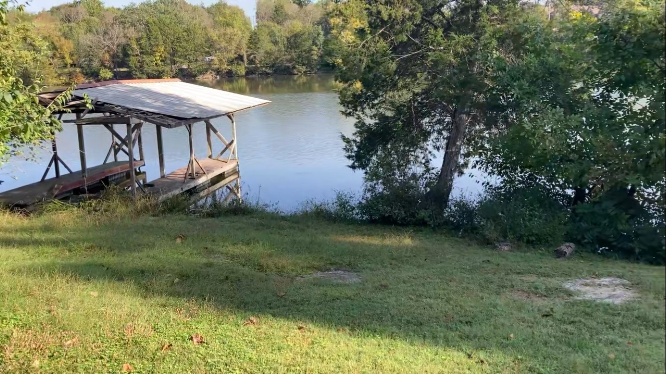 387 Lakeshore Dr