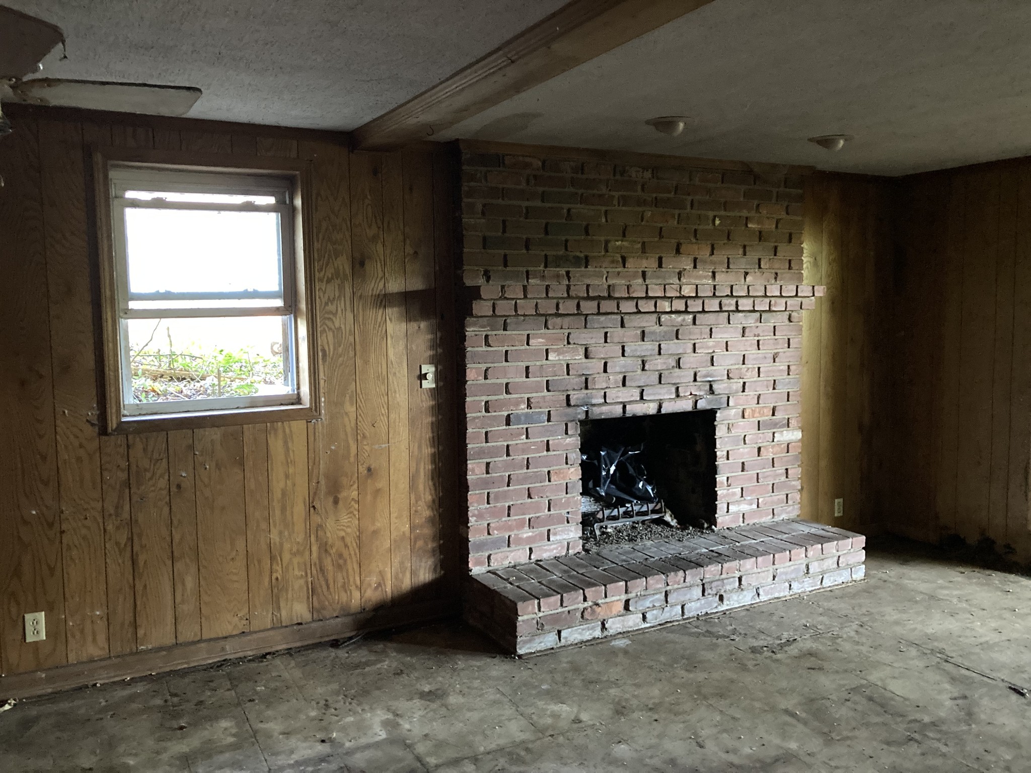 387 Lakeshore Dr