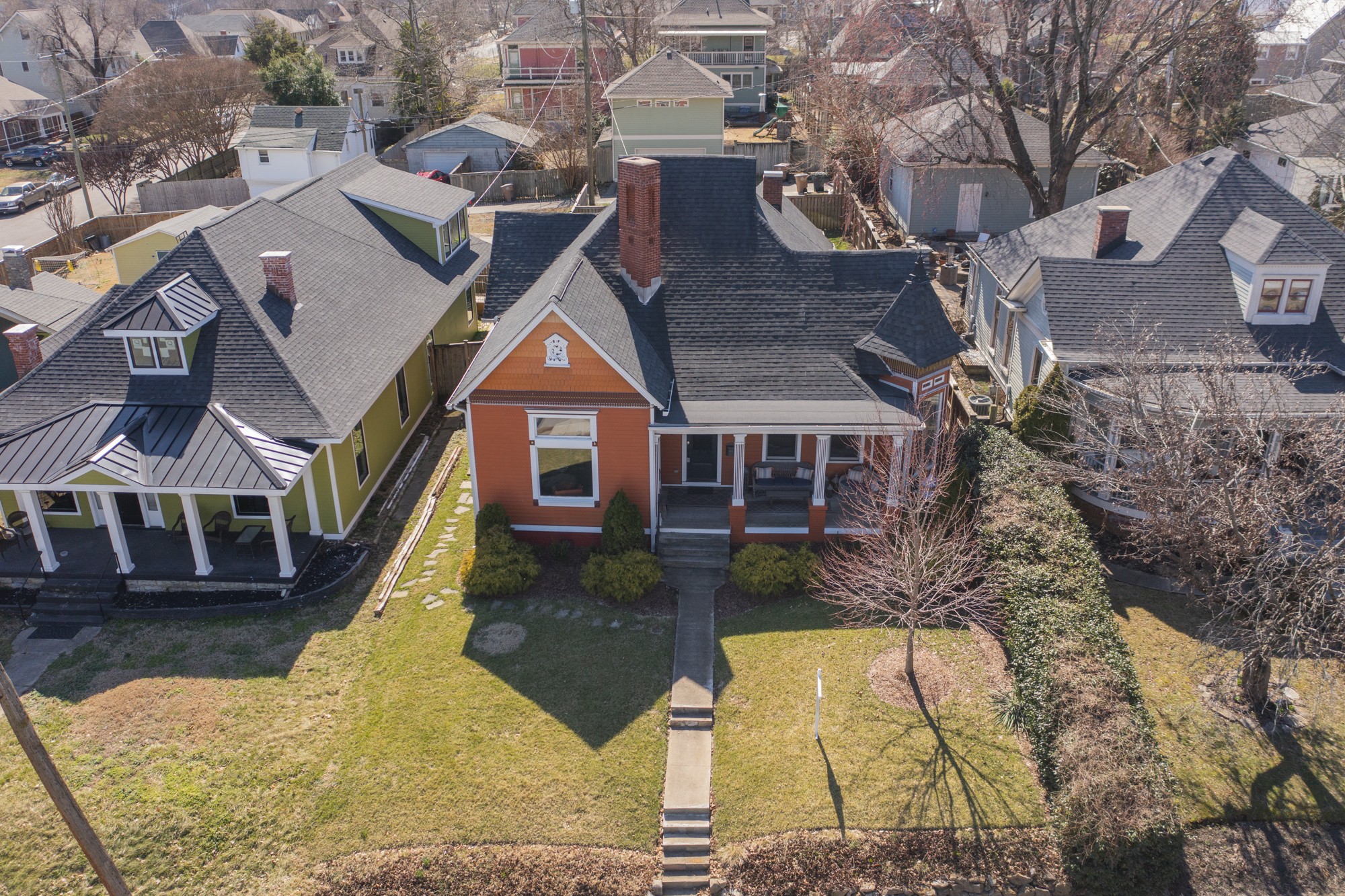 1208 Woodland St
