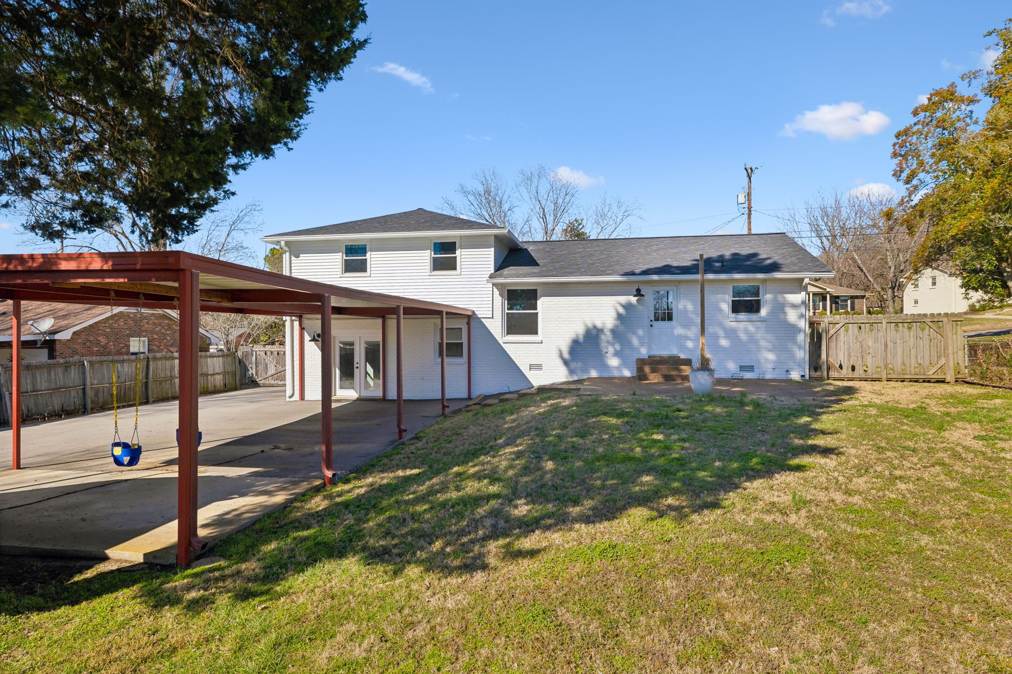 7427 Bridle Dr
