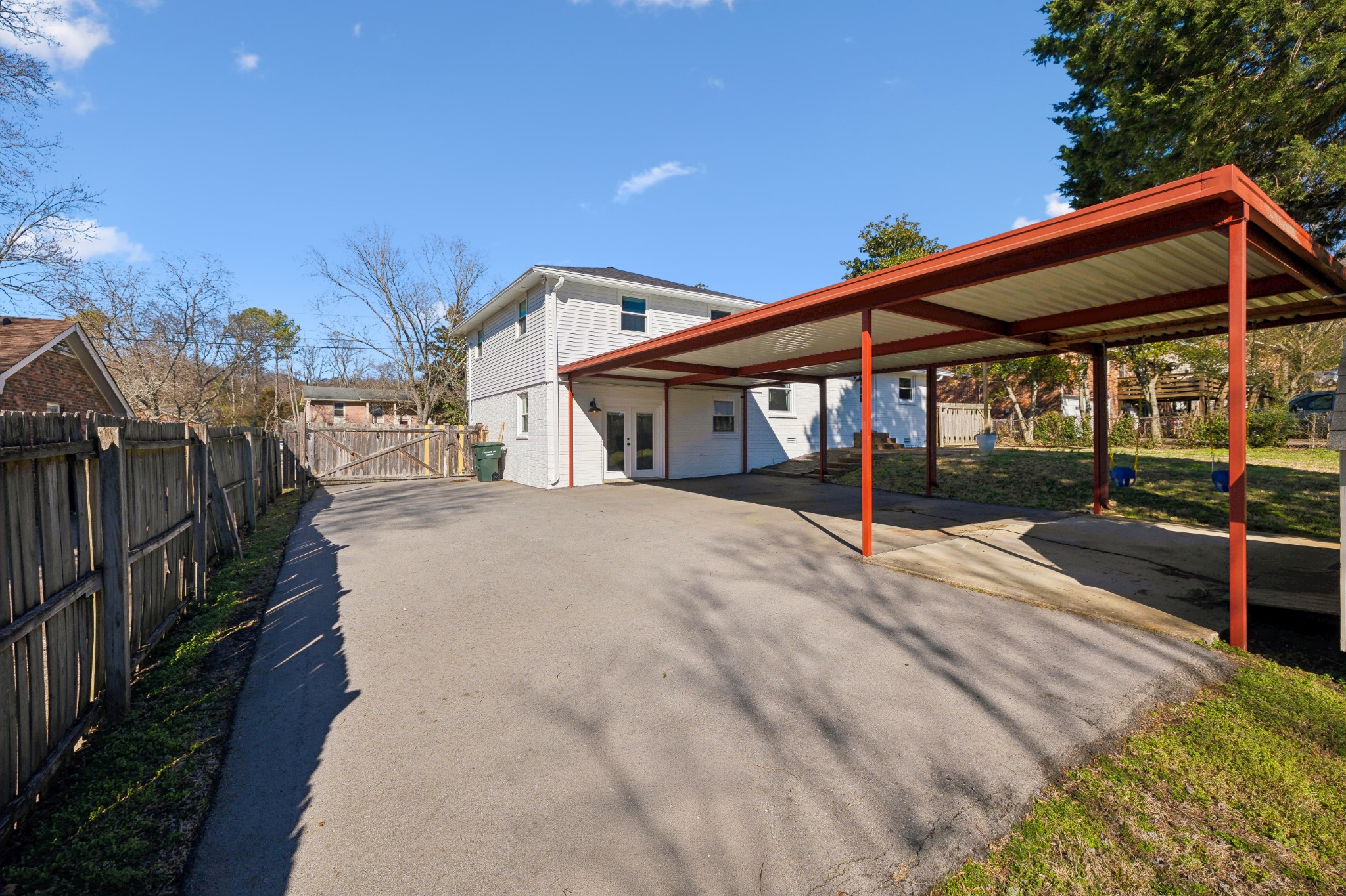 7427 Bridle Dr