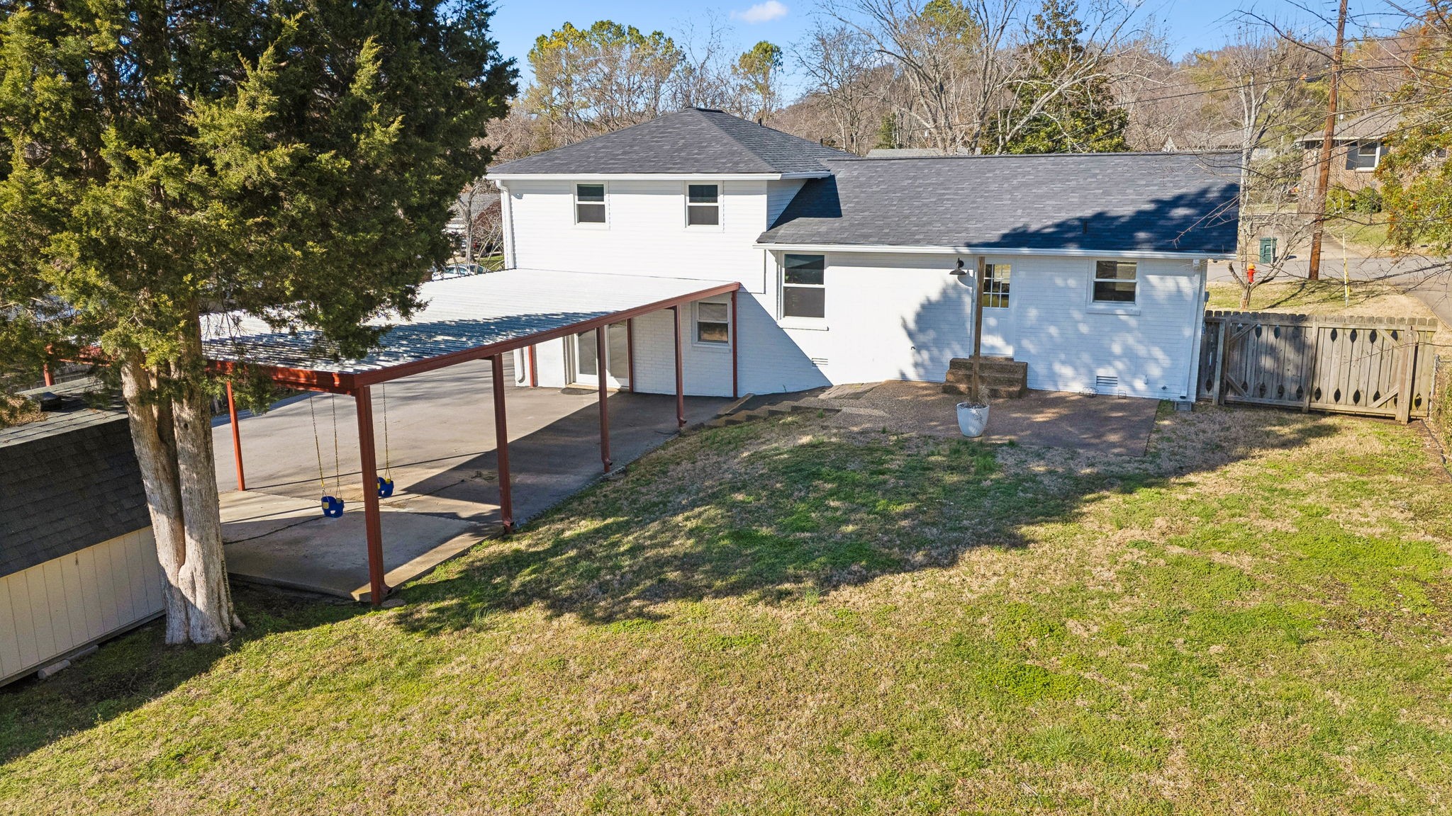7427 Bridle Dr