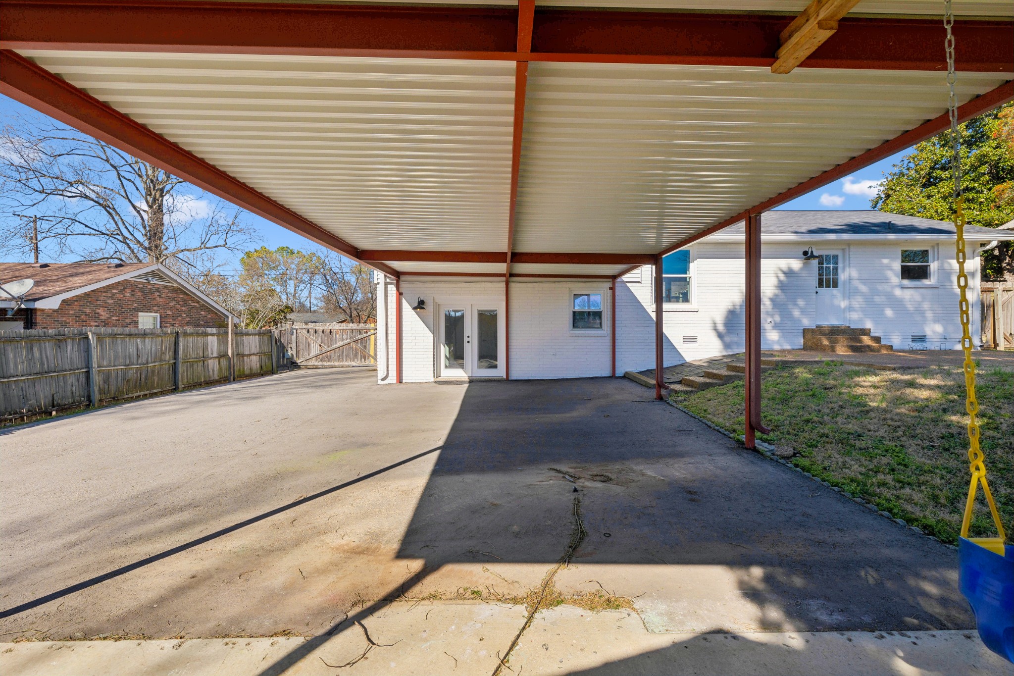 7427 Bridle Dr