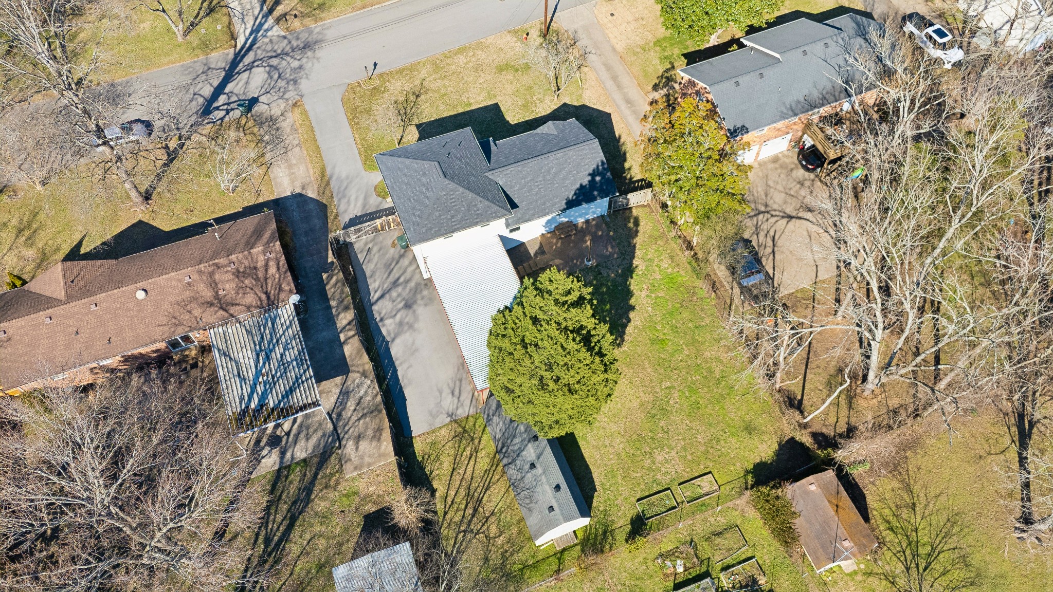 7427 Bridle Dr