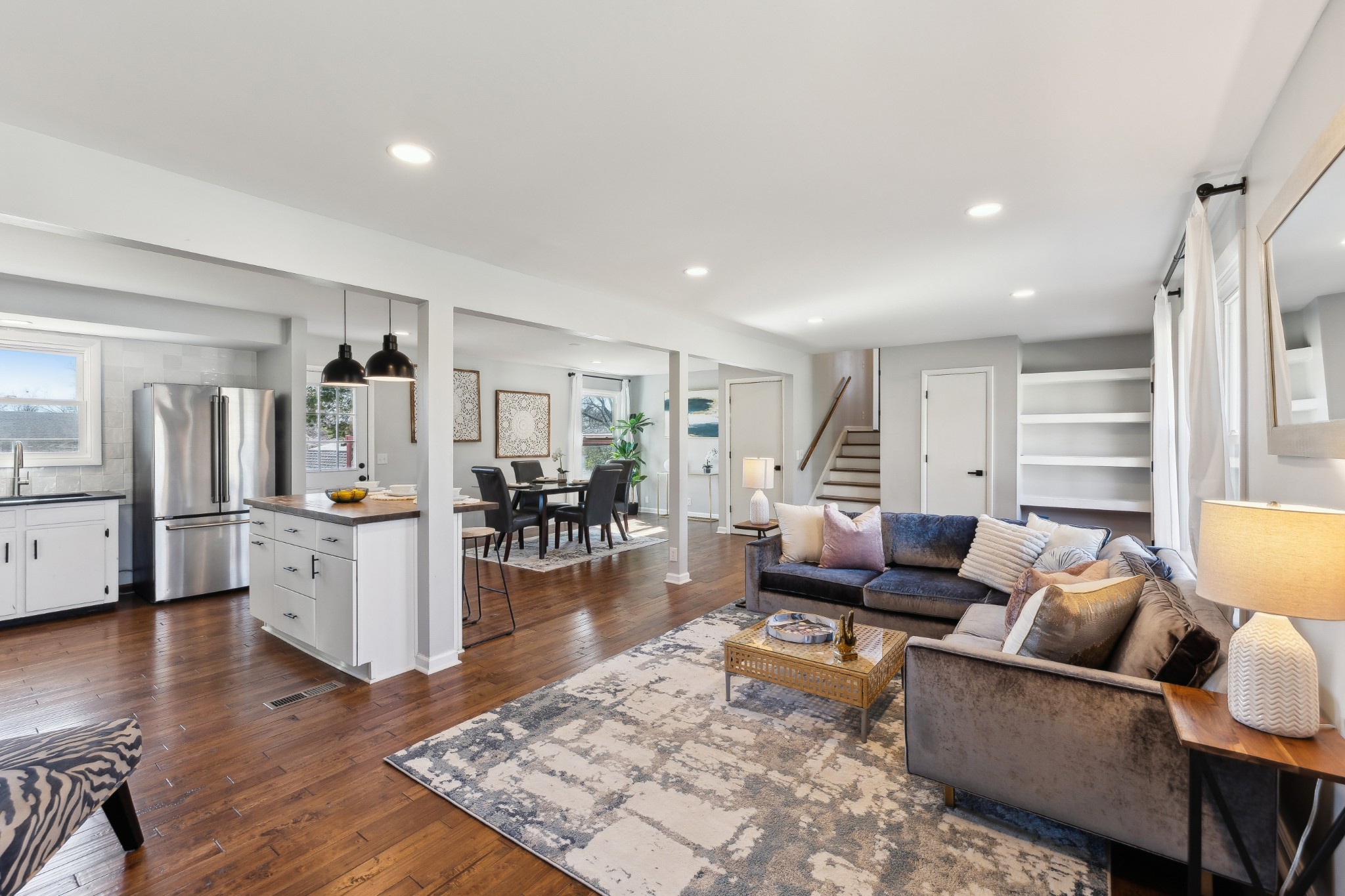 7427 Bridle Dr
