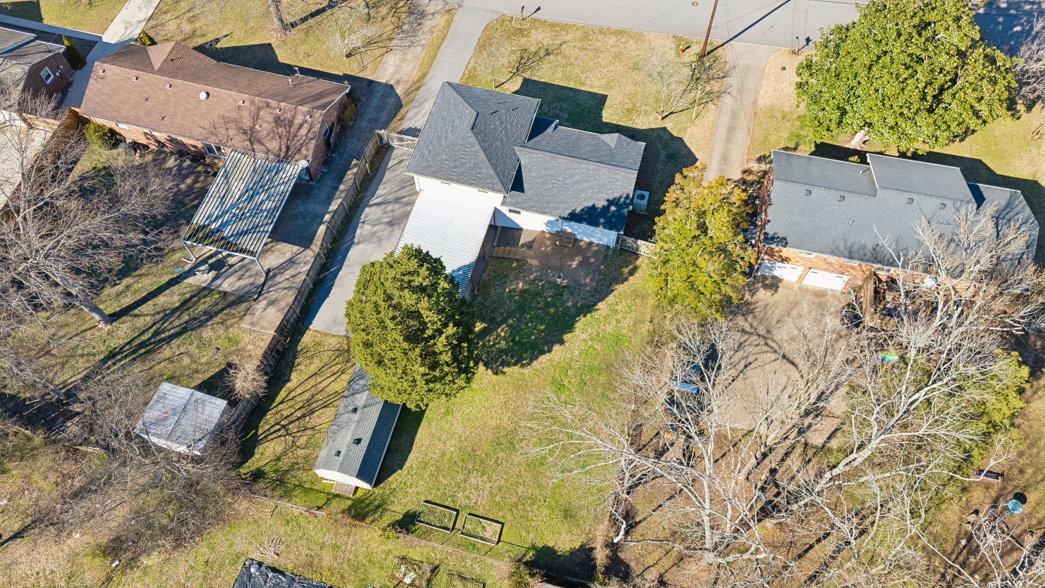 7427 Bridle Dr