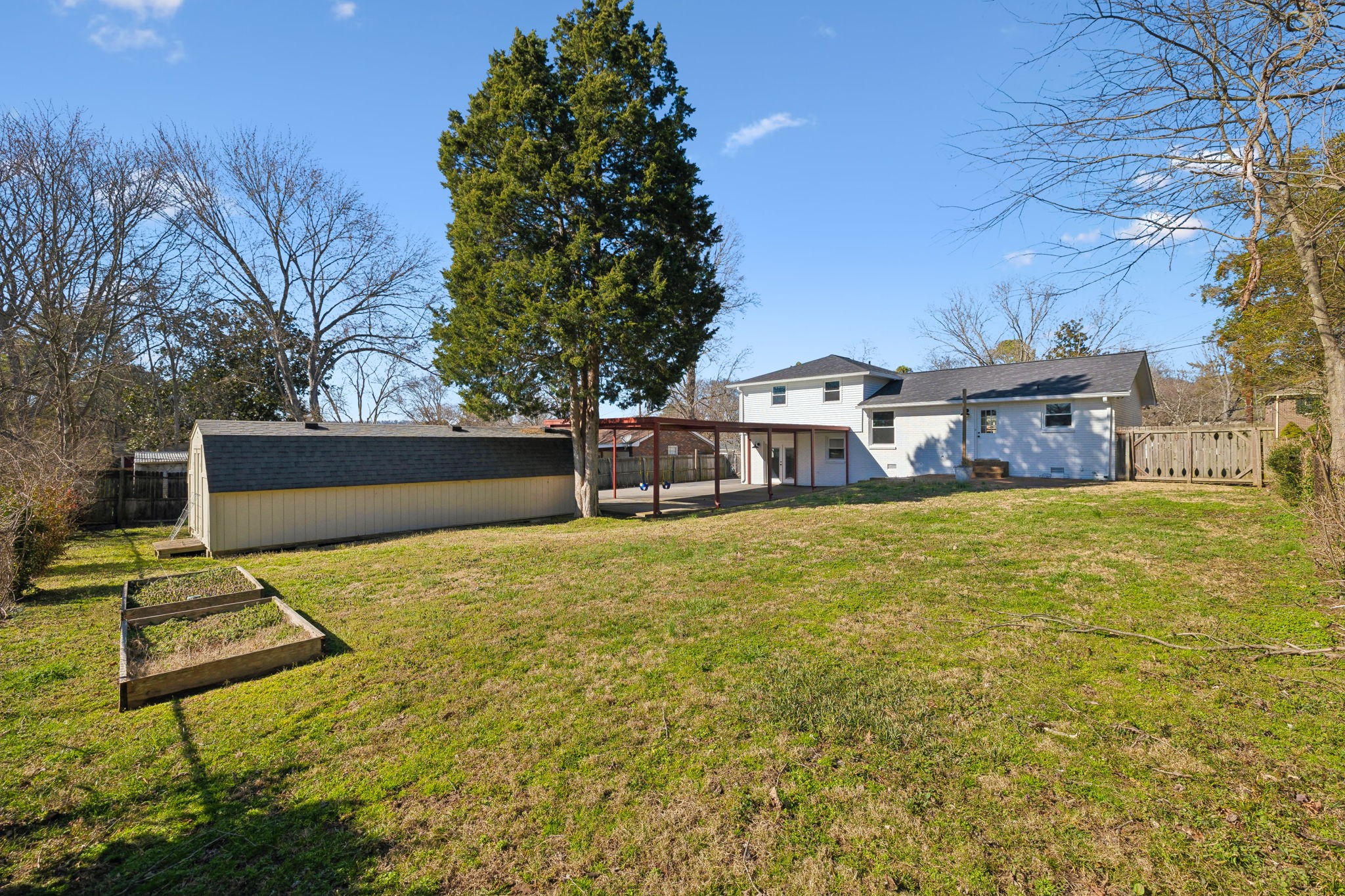 7427 Bridle Dr