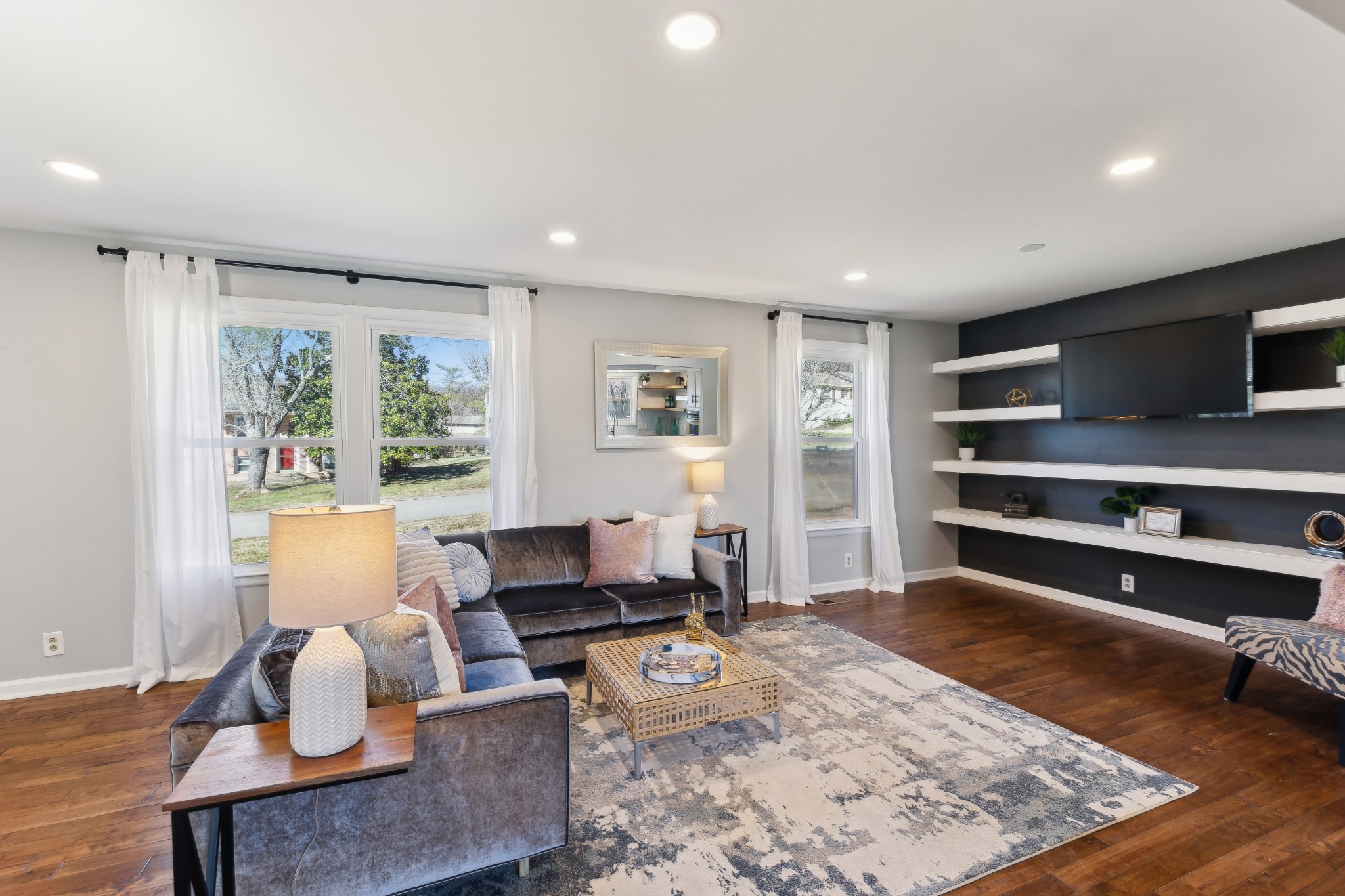 7427 Bridle Dr