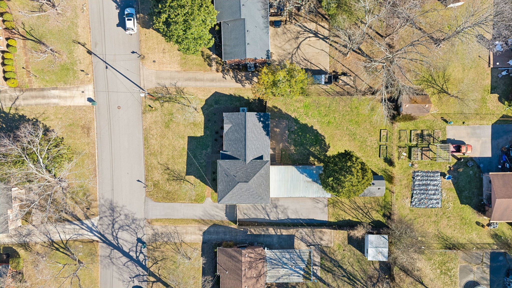 7427 Bridle Dr