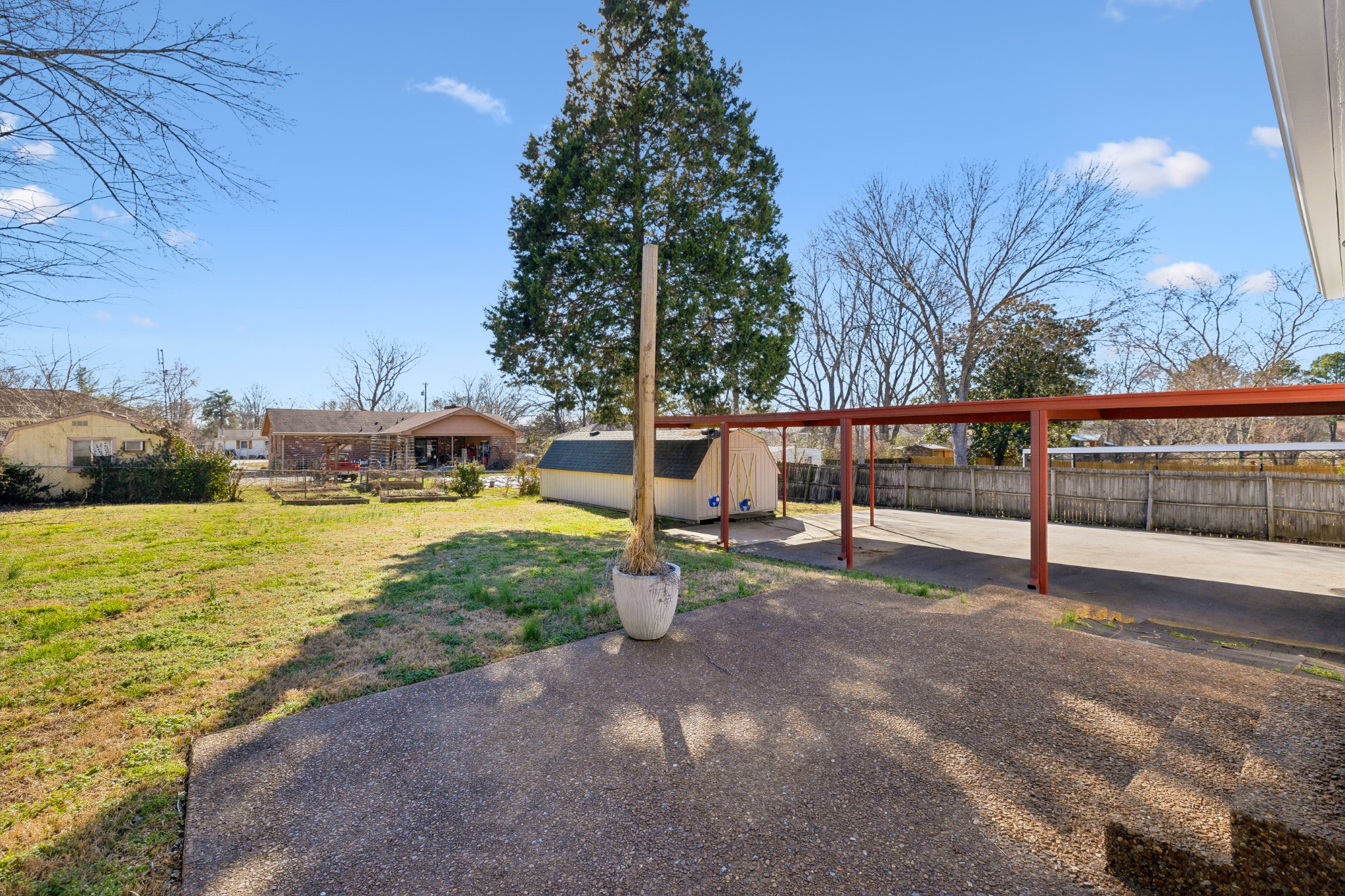 7427 Bridle Dr
