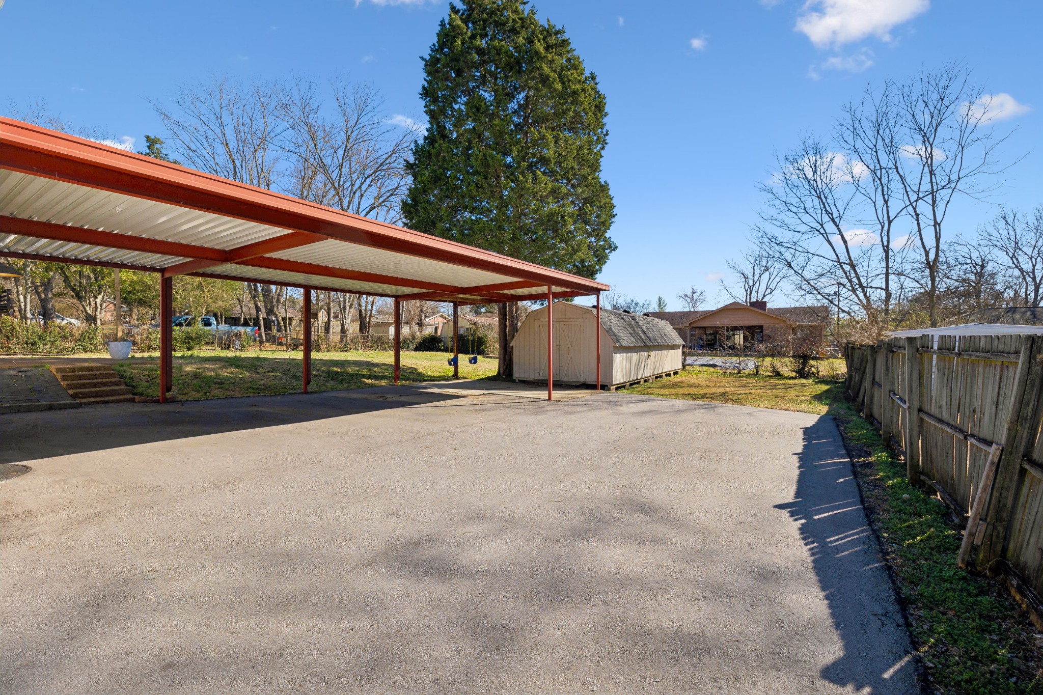 7427 Bridle Dr