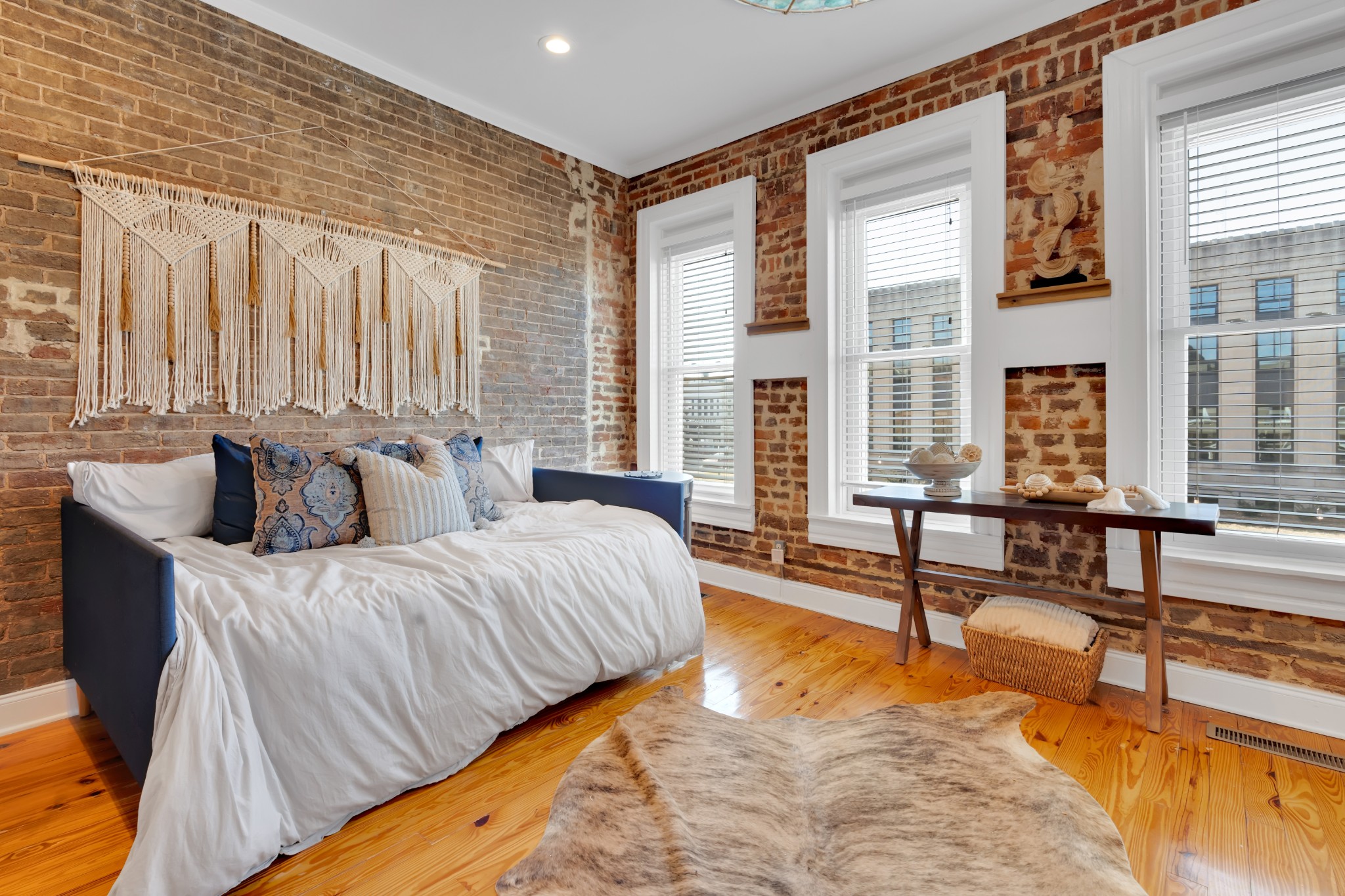 7 S College St