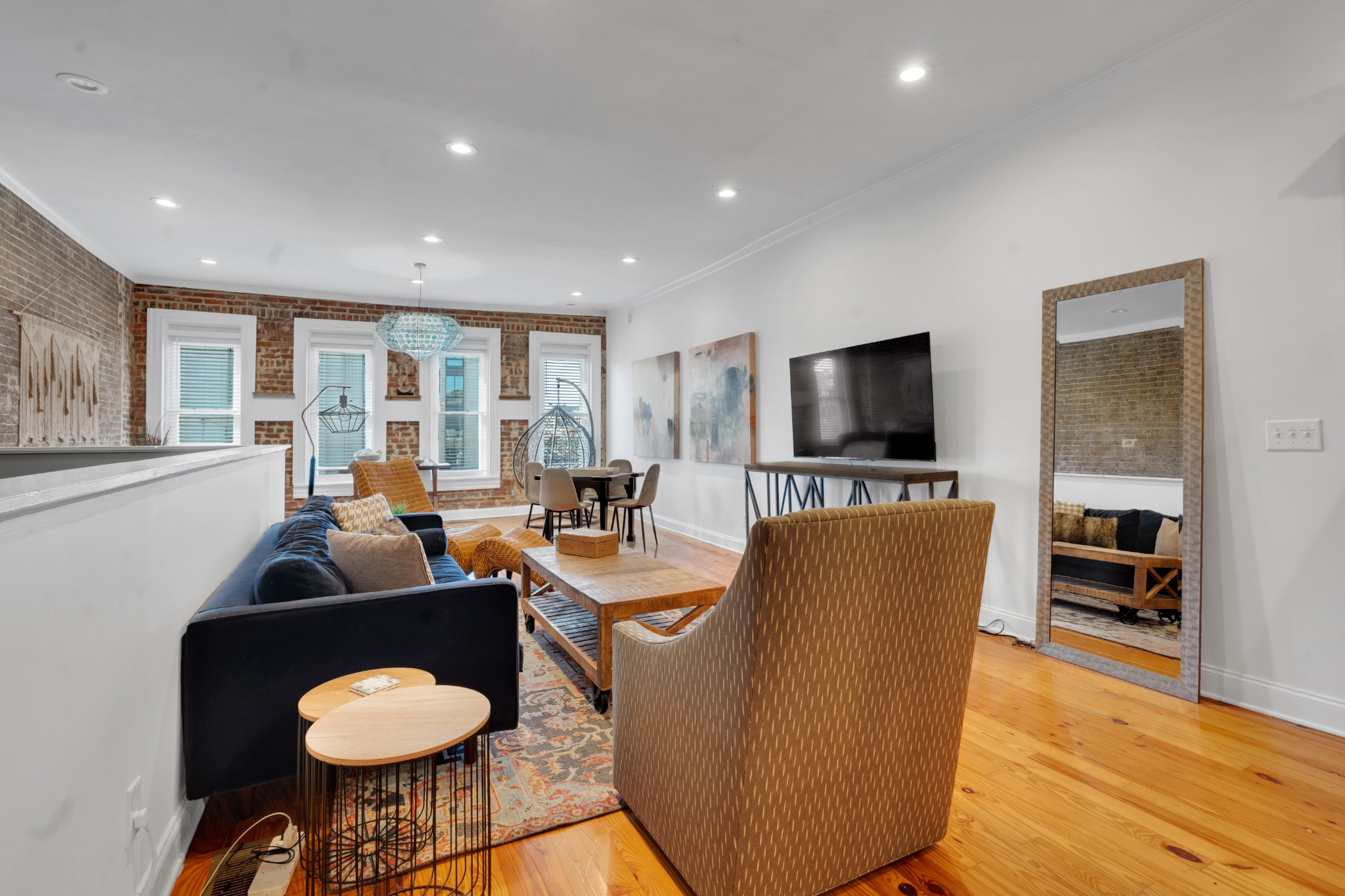 7 S College St