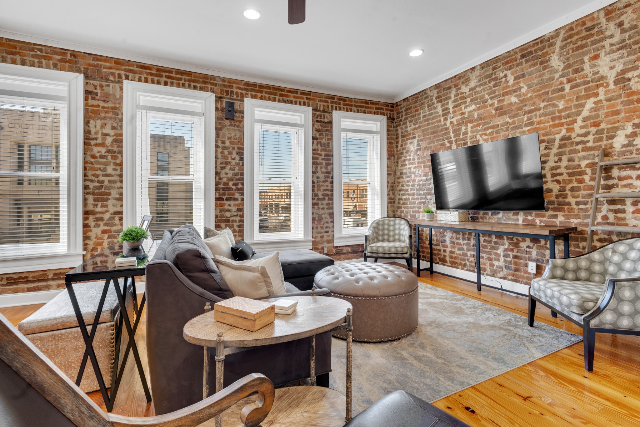 7 S College St