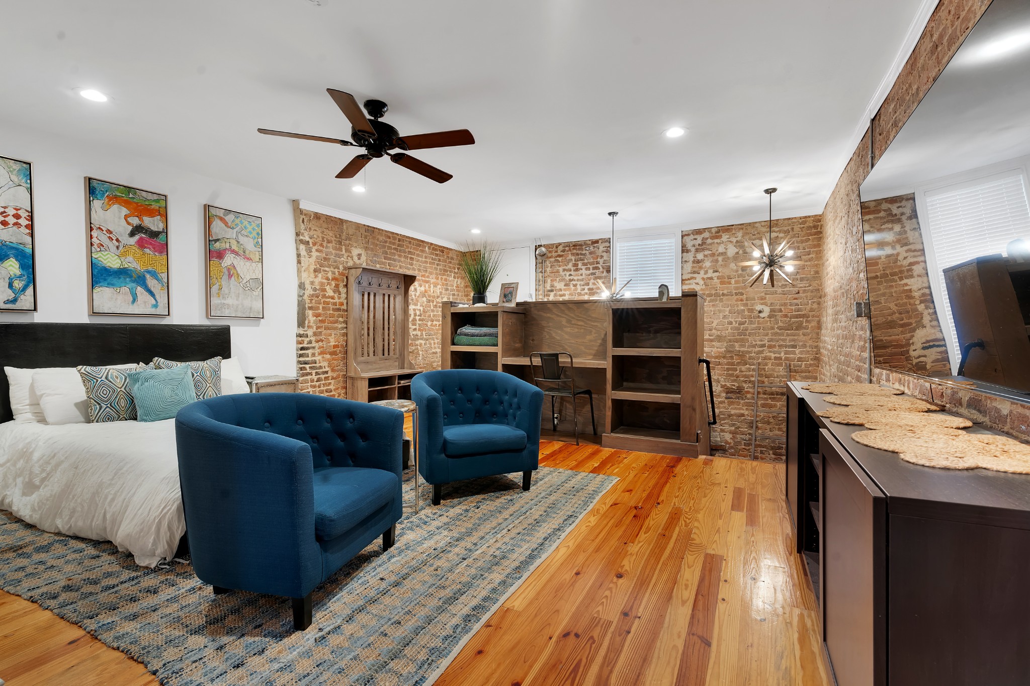 7 S College St