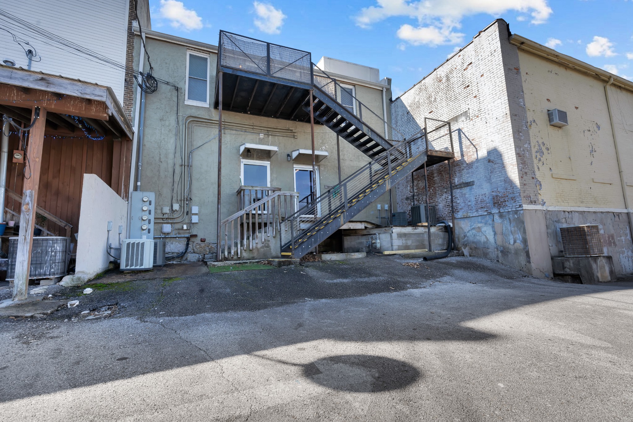 7 S College St