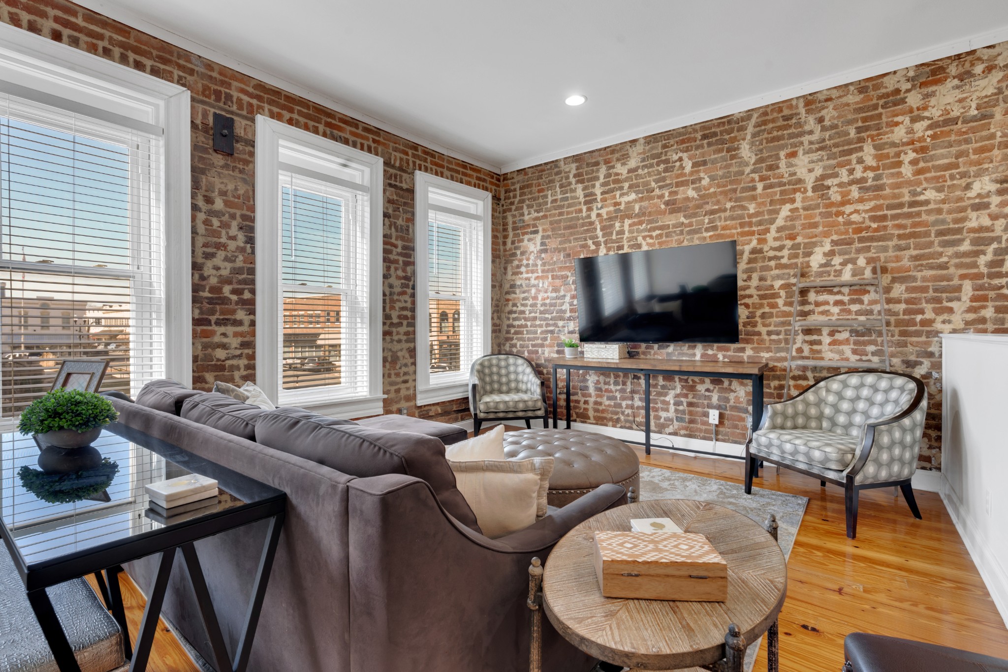 7 S College St