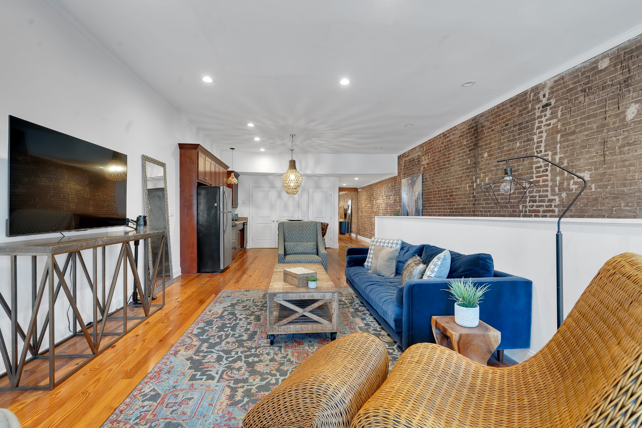 7 S College St