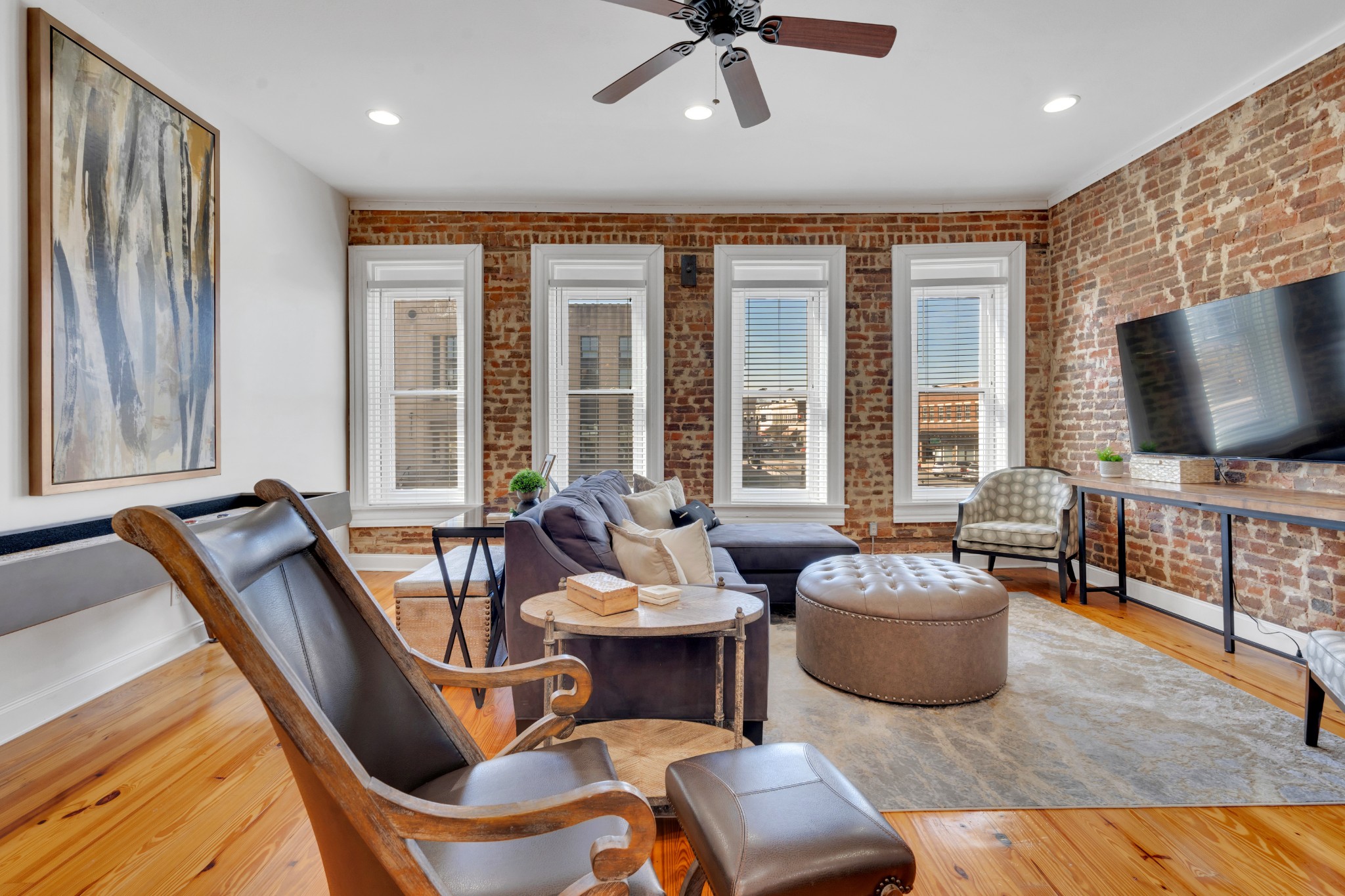 7 S College St