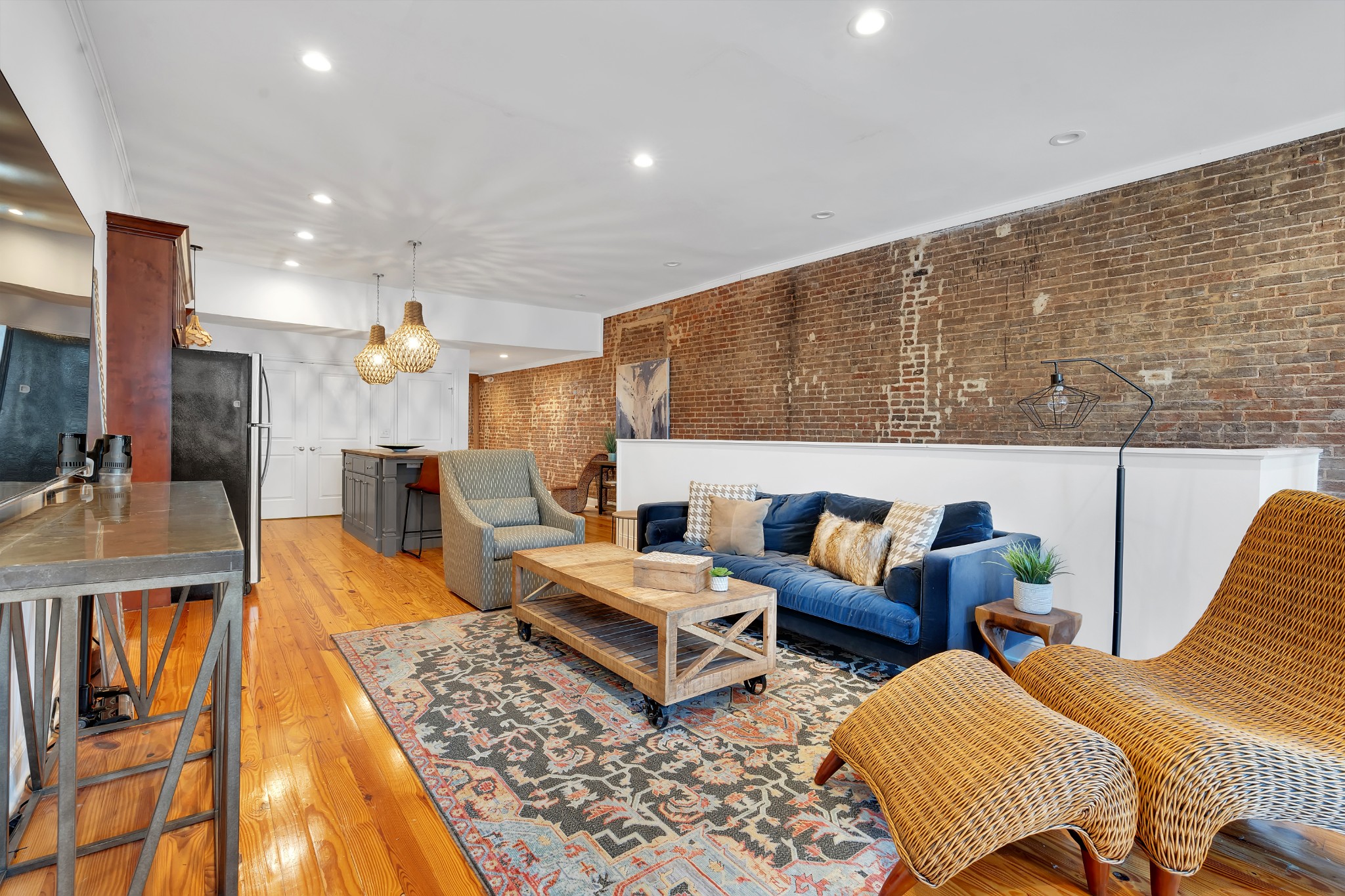 7 S College St