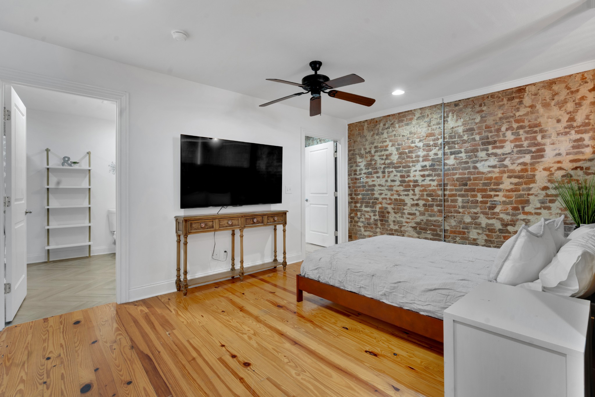7 S College St