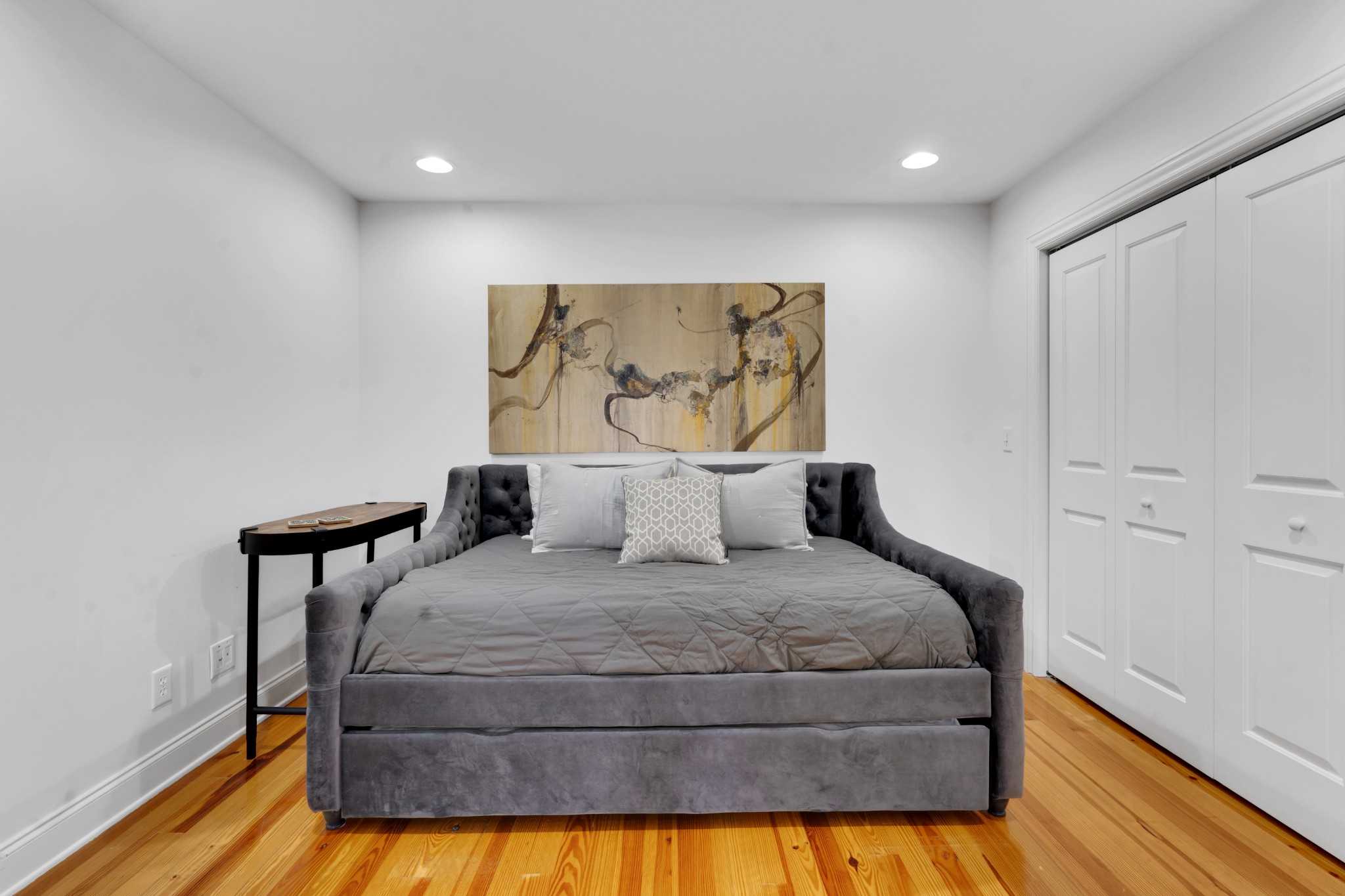 7 S College St